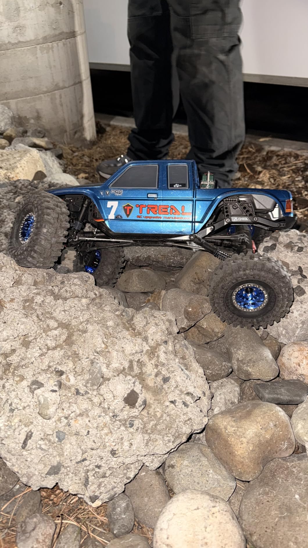 Axial SCX10 III Coyote 1/10 4X4 RTR Brushed Rock Crawler, Silver, AXI-2036T1 customer photo 2