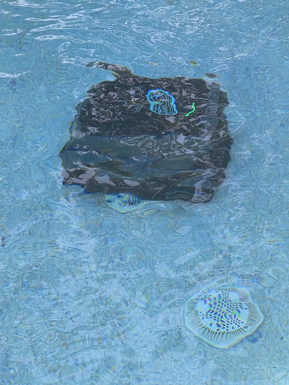 AIPER Scuba V3 AI Vision Cordless Robotic Pool Cleaner, Include Wireless Charging Dock, Smart Waterline Parking & Featherlight Design, Micromesh Multi-Layer Filtration, Grey customer photo 1