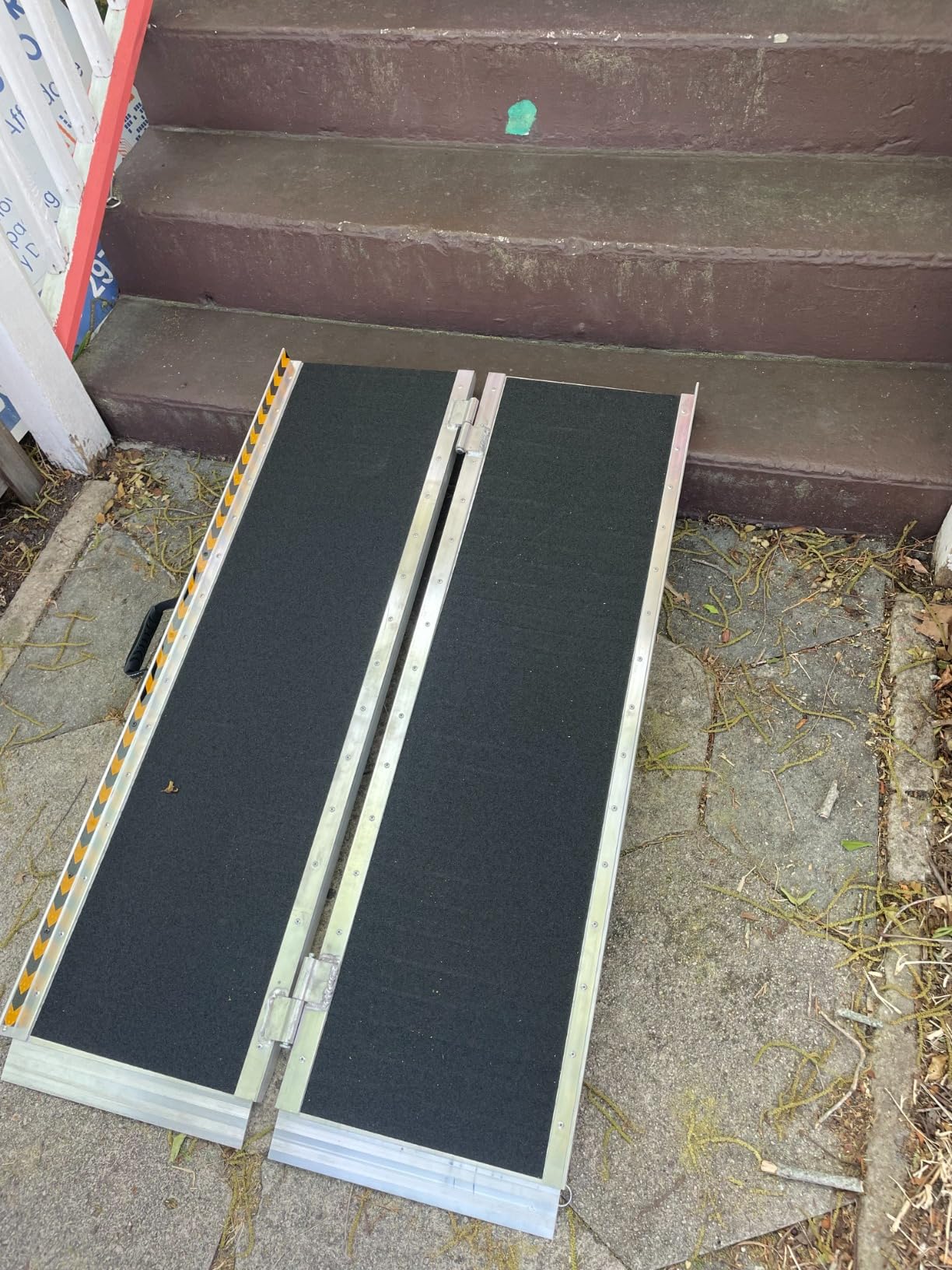 VEVOR 7FT Portable Wheelchair Ramp, Smooth Door Access No Blocking Design, 800 LBS Heavy Duty Non-Slip Threshold Ramp for Home Steps, Stairs, Doorways, Scooter, Curbs customer photo 2