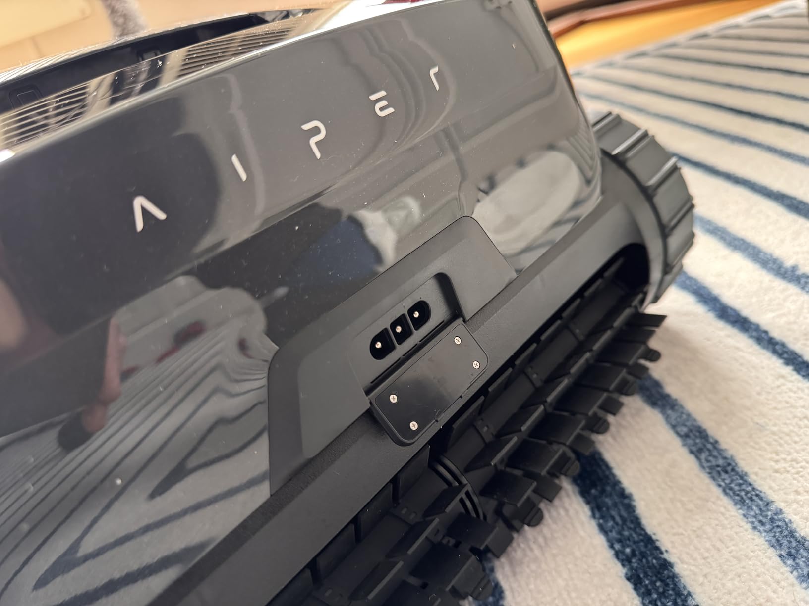 Aiper Scuba S3 Robotic Pool Cleaner, Advanced Sensor & Path Planning, Waterline Scrubbing, Smart Parking & App Control, Dual Filtration, Strong Suction for All Inground Pools, Black customer photo 1