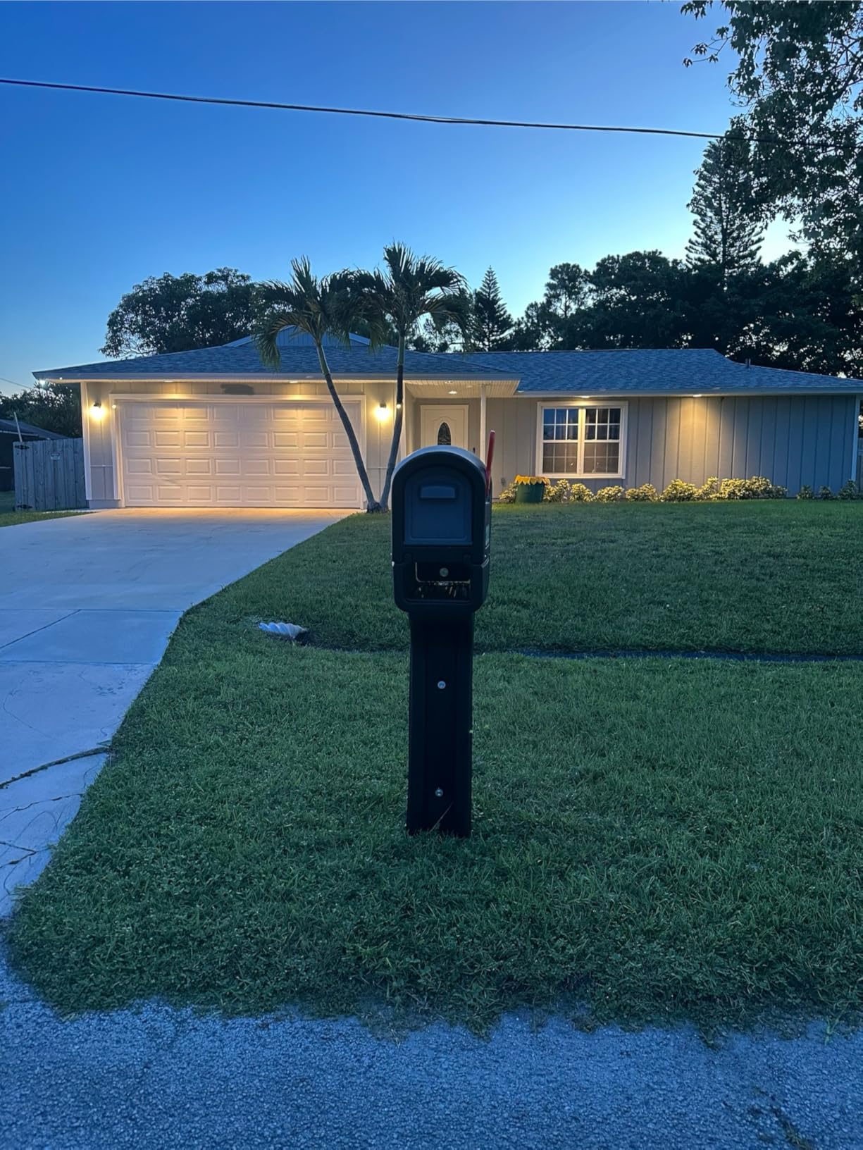 Step2 MailMaster Plus Mailbox & Post, Weather Resistant, Large Outdoor Mailboxes, Made of Durable Plastic, Easy to Install, Flag Included, Black customer photo 1
