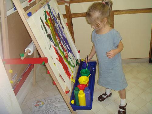 Melissa & Doug Deluxe Standing Art Easel - Dry-Erase Board, Chalkboard, Paper Roller customer photo 1