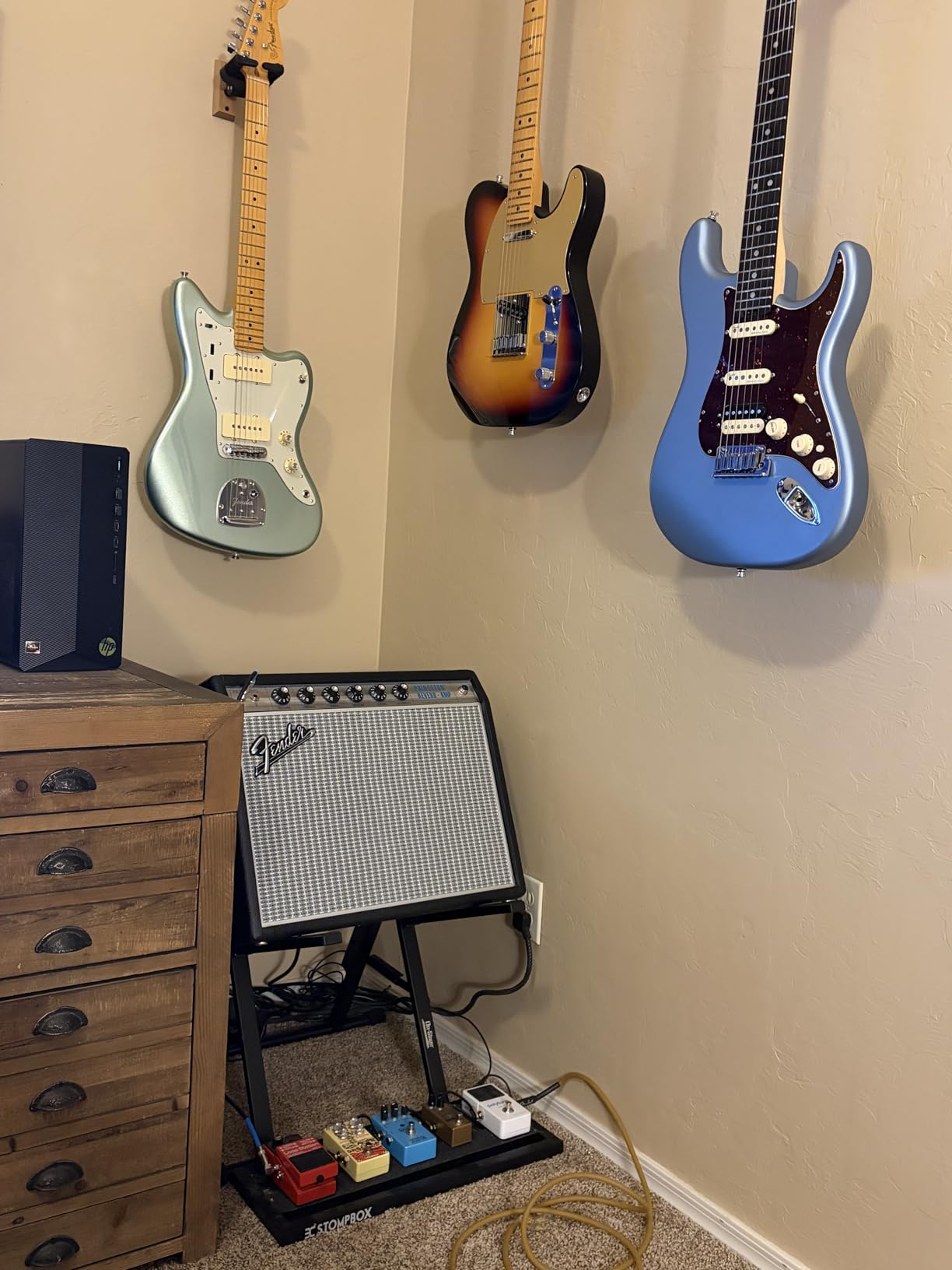 On-Stage RS7000 Tilt-Back Amp Stand (for Angling and Elevating Guitar Combo Amplifiers and Extension Speakers, Steel Construction, Up to 150LBs, Adjustable Height 17-24, Portable, Folding, Black) customer photo 1