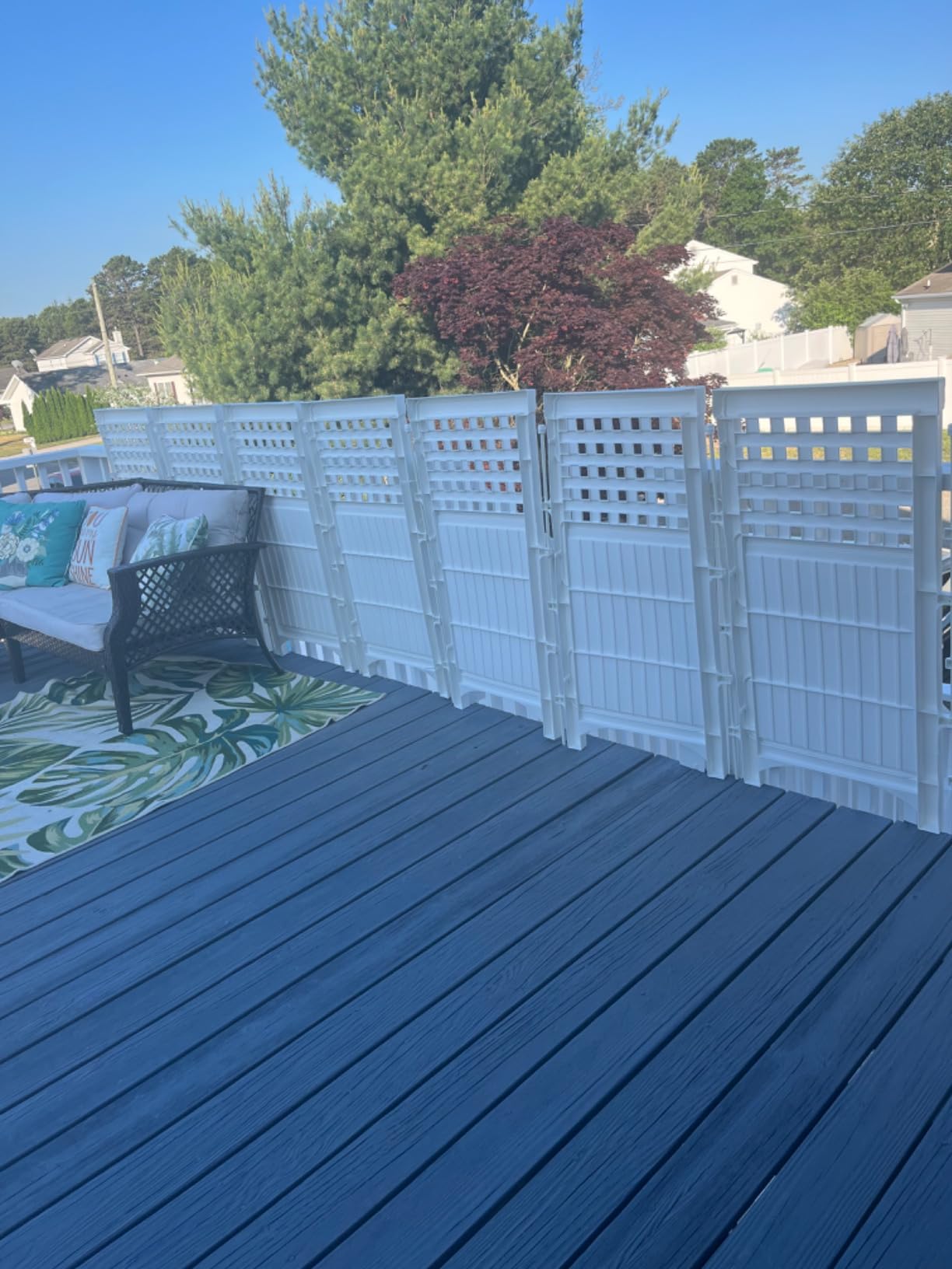 Suncast 4-Panel Outdoor Screen Enclosure - Freestanding Wicker Resin Reversible Panel Outdoor Screen - Perfect for Concealing Garbage Cans, Air Conditioners - White (4-Panels) customer photo 2