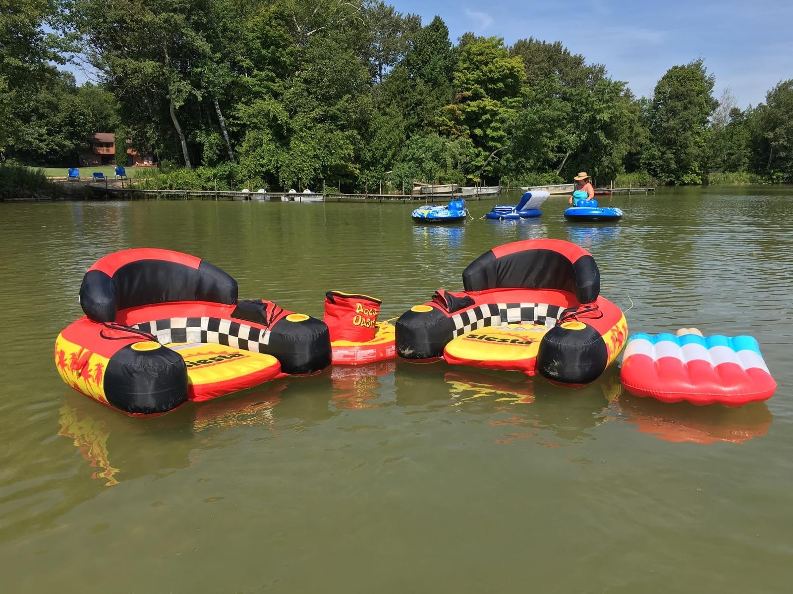 Airhead Aqua Oasis Floating Beverage Cooler customer photo 1