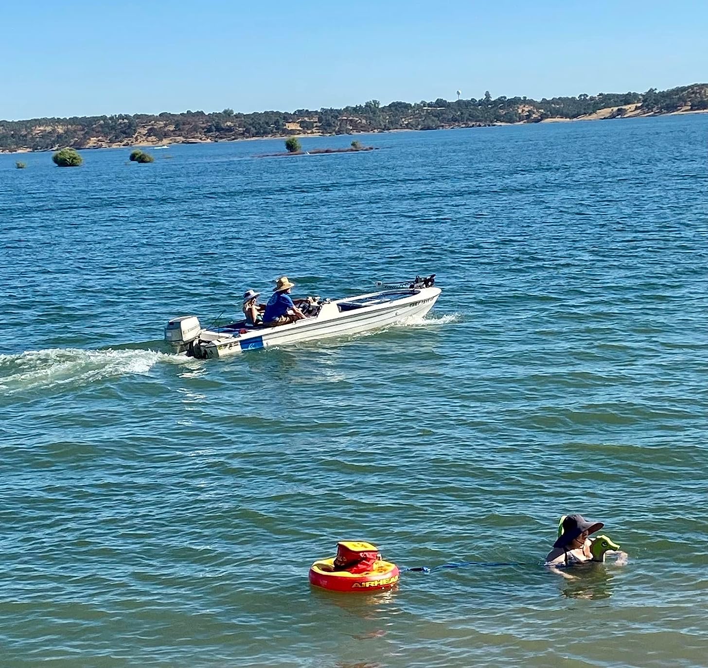 Airhead Aqua Oasis Floating Beverage Cooler customer photo 2