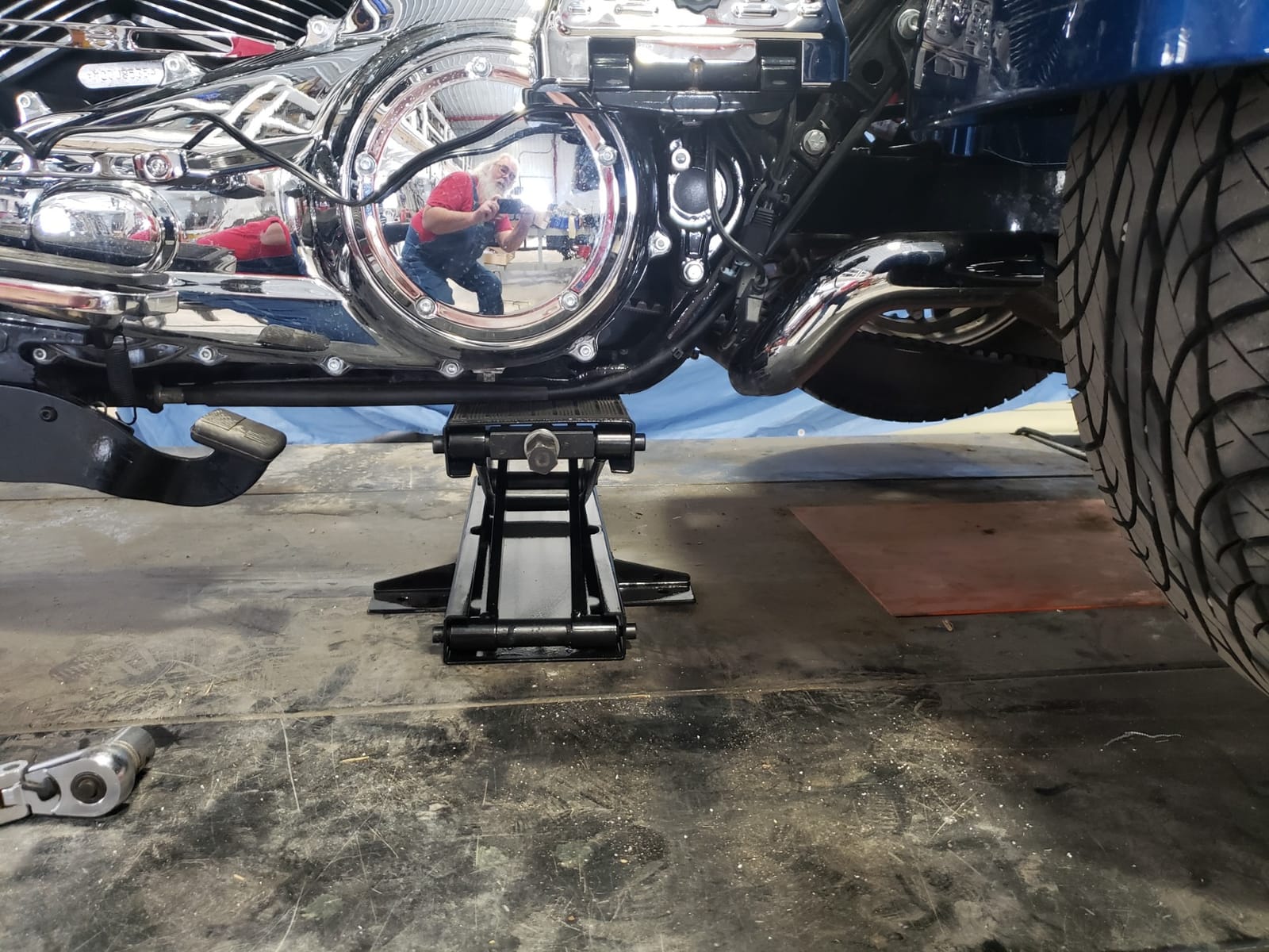 Black Widow Steel Motorcycle Jack, 1,100 lb, Dirt Bike Lift with 3.75