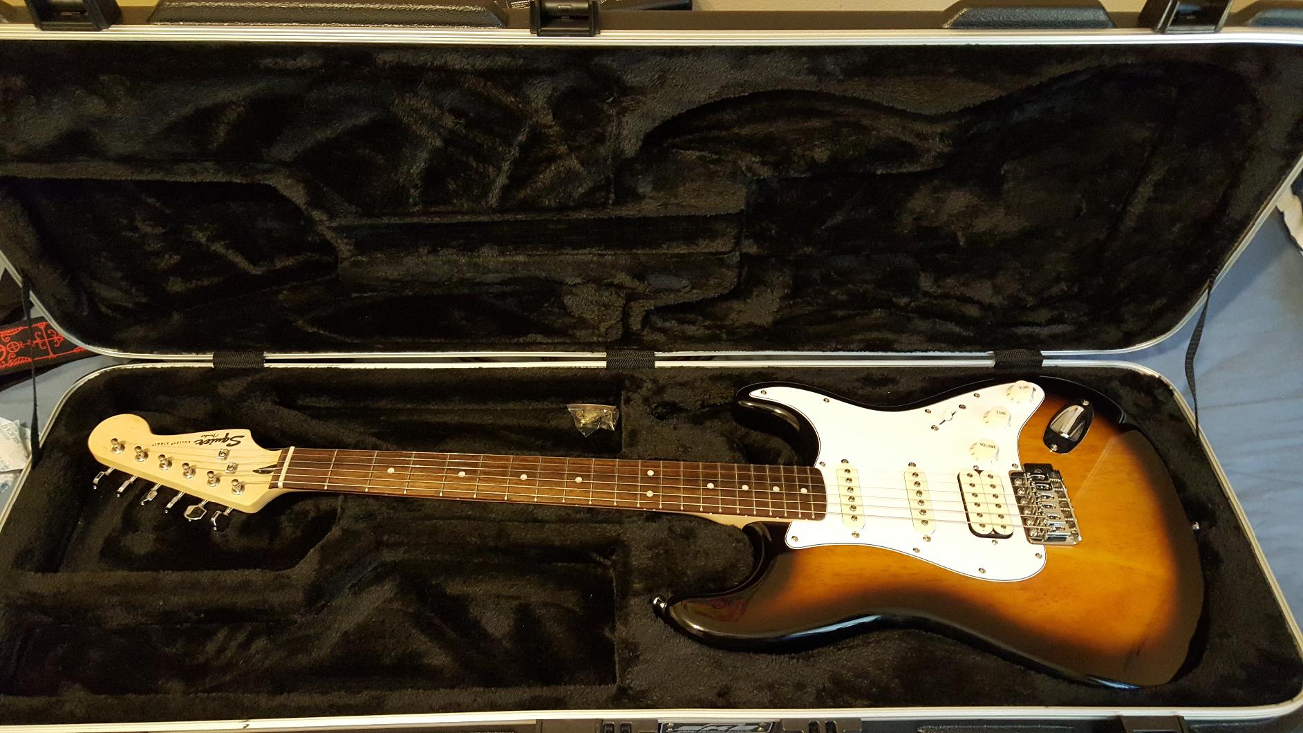 SKB Fender Jaguar/Jazzmaster Hardshell Case, Rubber-Modified Styrene Hard Case with Plush Interior and TSA Latches for Travel Protection customer photo 1