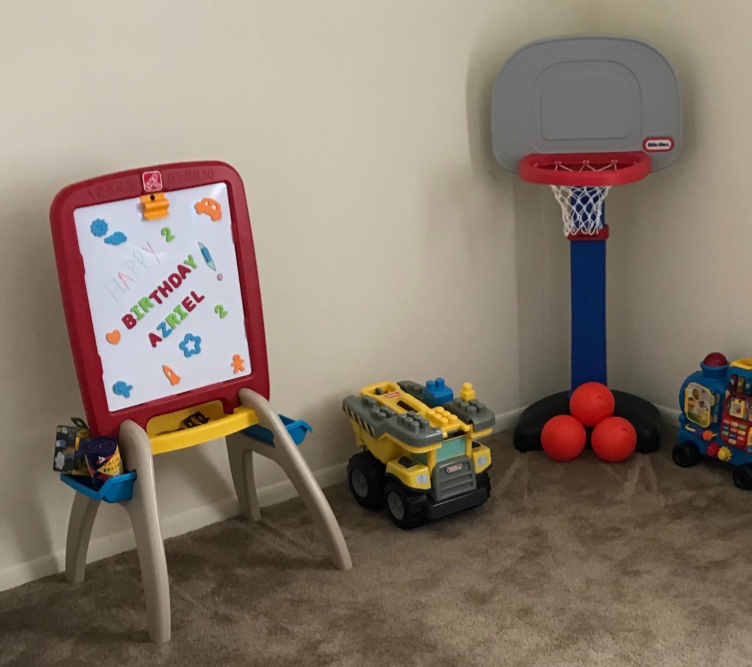 Step2 All Around Easel for Two, Kids Activity Table, Double-Sided Art Board, Made of Durable Plastic, Includes 94-Piece Soft Foam Magnets, For Toddlers 3+ Years Old customer photo 2