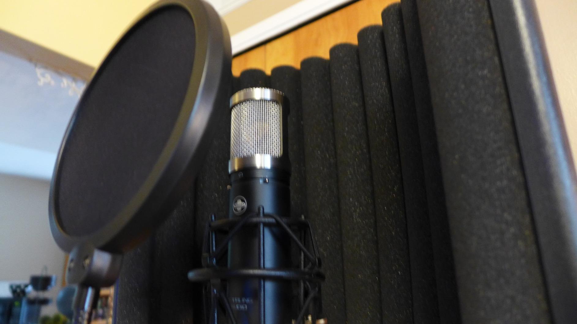 sE Electronics RF-X Reflexion Filter - Portable Microphone Isolation Shield for Recording Music, Podcasts & Voice-Overs - Four-Layer Acoustic Sound Shield for Home Recording Studio Equipment (Black) customer photo 1