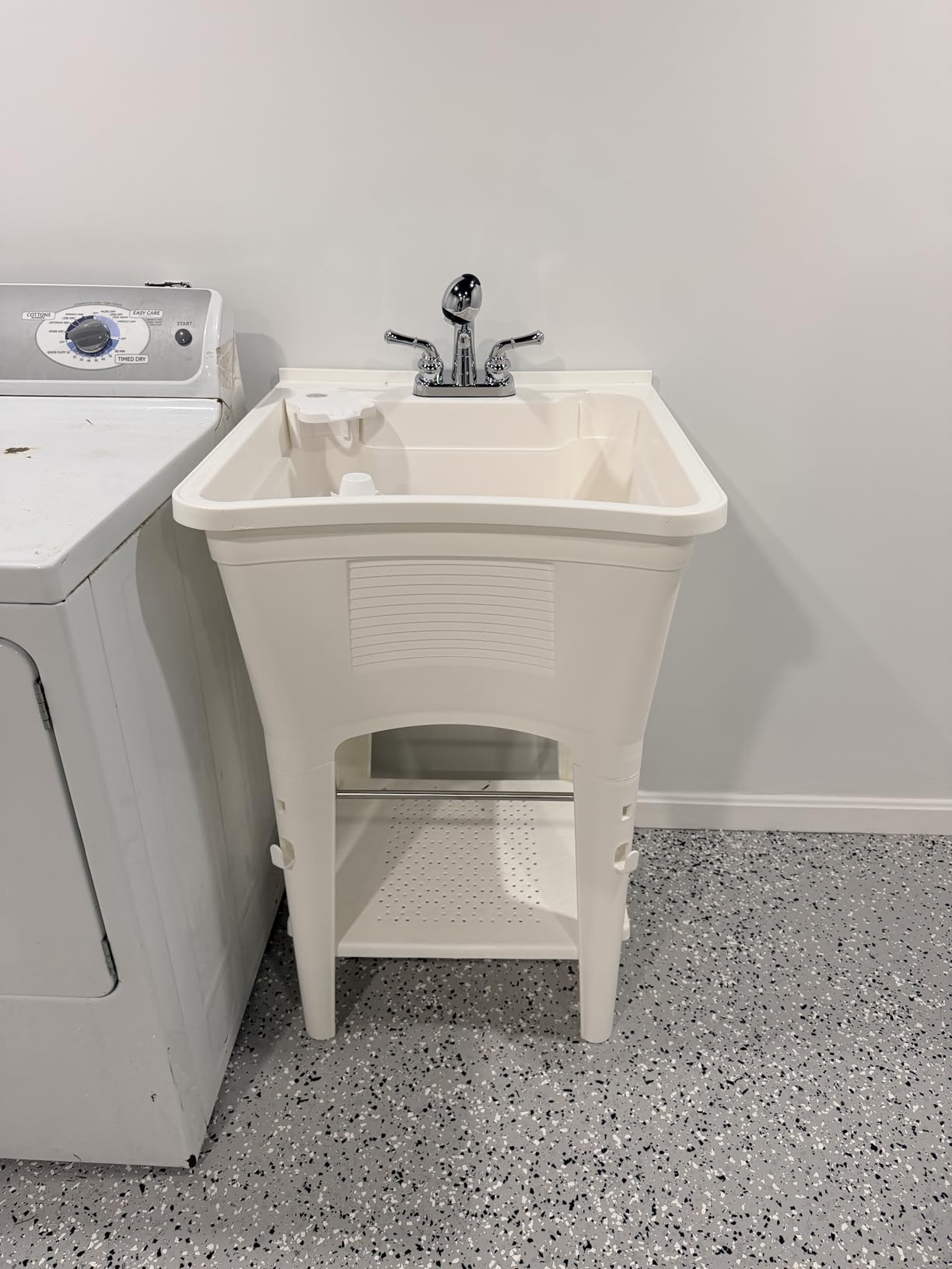 Zenna Home Utility Sink Laundry Tub with Pull-Out Faucet, All-in-One Freestanding Utility Tub for Laundry Room, Basement, Garage, Outdoor Kitchen, 24