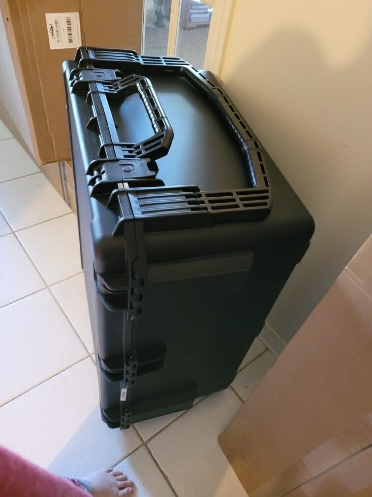 SKB Cases 1SKB-66PRO Electric Guitar Hard Case, Pro Rectangular ABS Case for Stratocaster and Telecaster, TSA Approved Locking Latches, Black customer photo 2