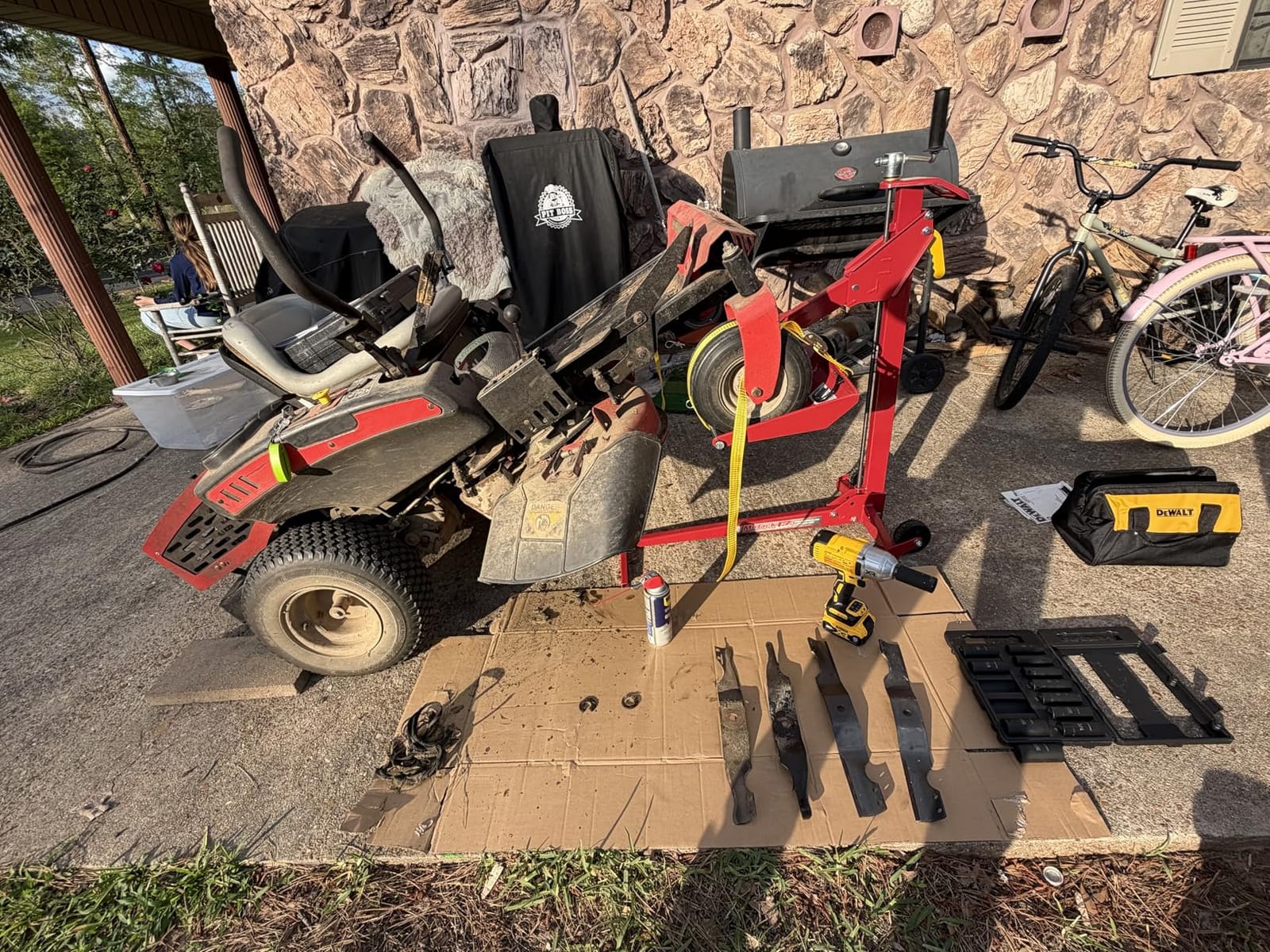 MoJack EZ MAX 45001 Riding Lawn Mower Lift Jack, 450 lb, Zero Turn/Tractor customer photo 2