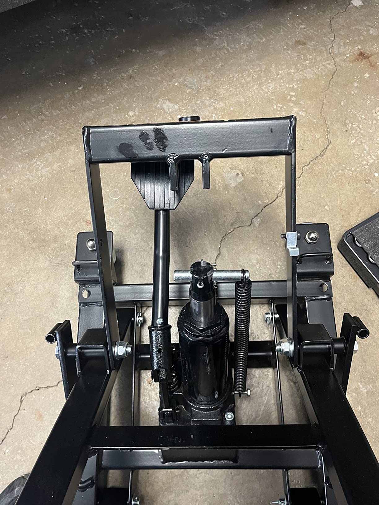 Black Widow Motorcycle or ATV Lift Jack Stand Hydraulic, Steel, 1,500 lb with Foot Pedal Operation customer photo 1