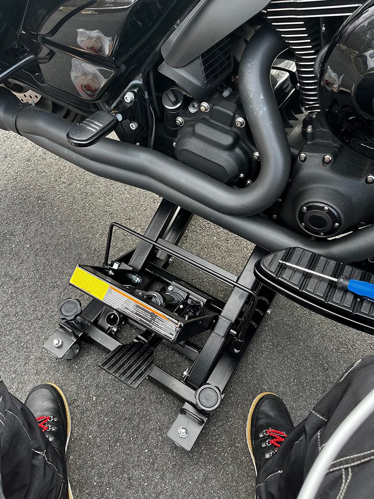 Black Widow Motorcycle or ATV Lift Jack Stand Hydraulic, Steel, 1,500 lb with Foot Pedal Operation customer photo 2