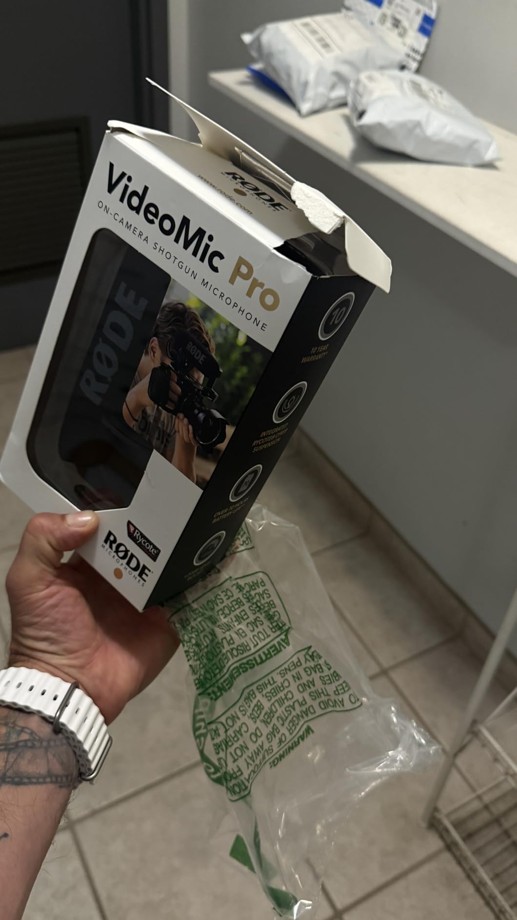 Rode VideoMic Pro R Camera-Mount Shotgun Microphone, Black | Supercardioid condenser with Rycote shockmount and 70-hour battery for camcorders, DSLRs and portable audio recorders customer photo 1