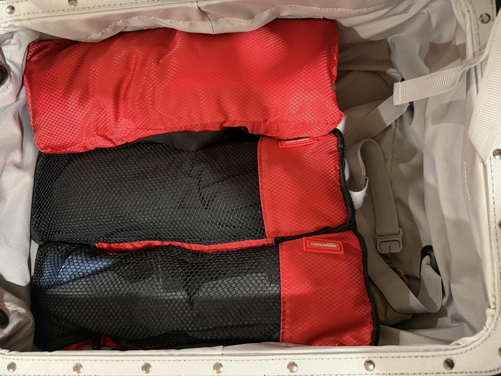 Amazon Essentials 4-Piece Packing Cubes Travel Accessories Set, Luggage Organizer with Double Zipper, Mesh Top, Space-Saving, Medium, Black (Previously Amazon Basics) customer photo 2