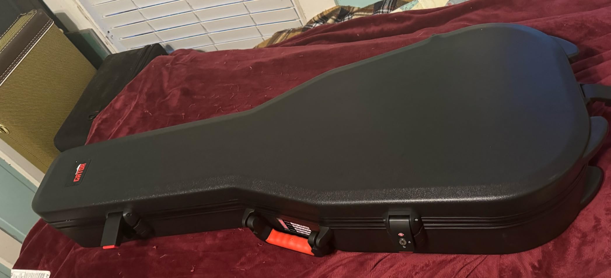 Gator Cases Molded Flight Case for Classical Style Acoustic Guitars with TSA Approved Locking Latch, (GTSA-GTRCLASS) customer photo 1