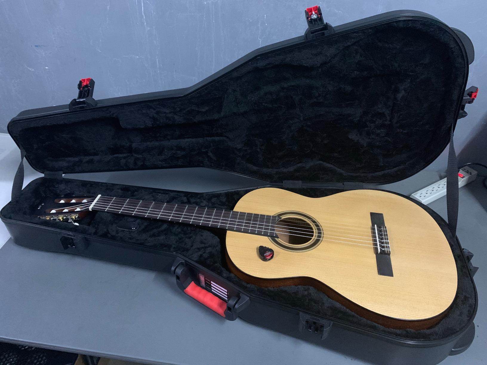 Gator Cases Molded Flight Case for Classical Style Acoustic Guitars with TSA Approved Locking Latch, (GTSA-GTRCLASS) customer photo 2