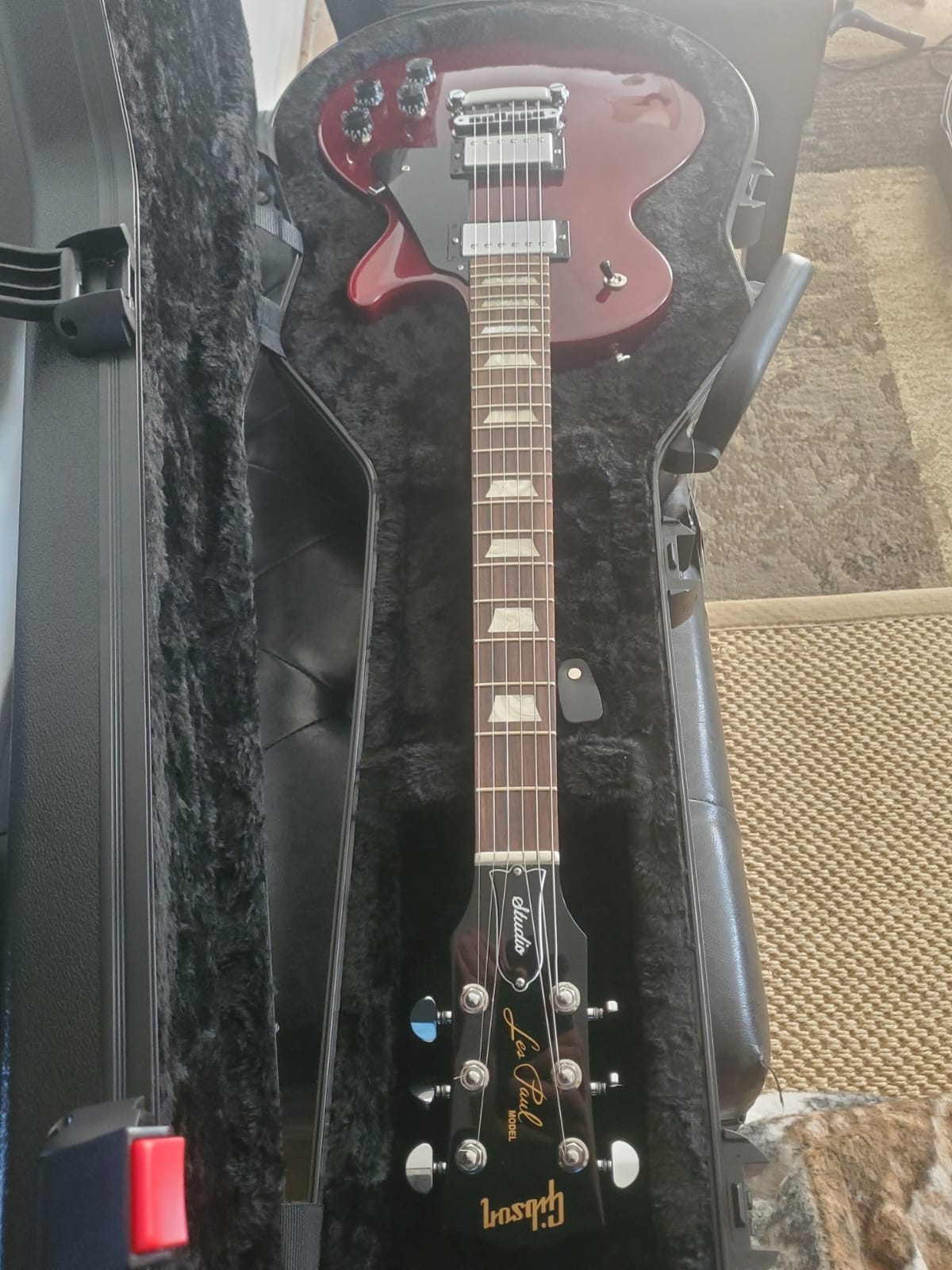 Gator Cases Molded Flight Case for Les Paul Electric Guitar with TSA Approved Locking Latch, (GTSA-GTRLPS) customer photo 2