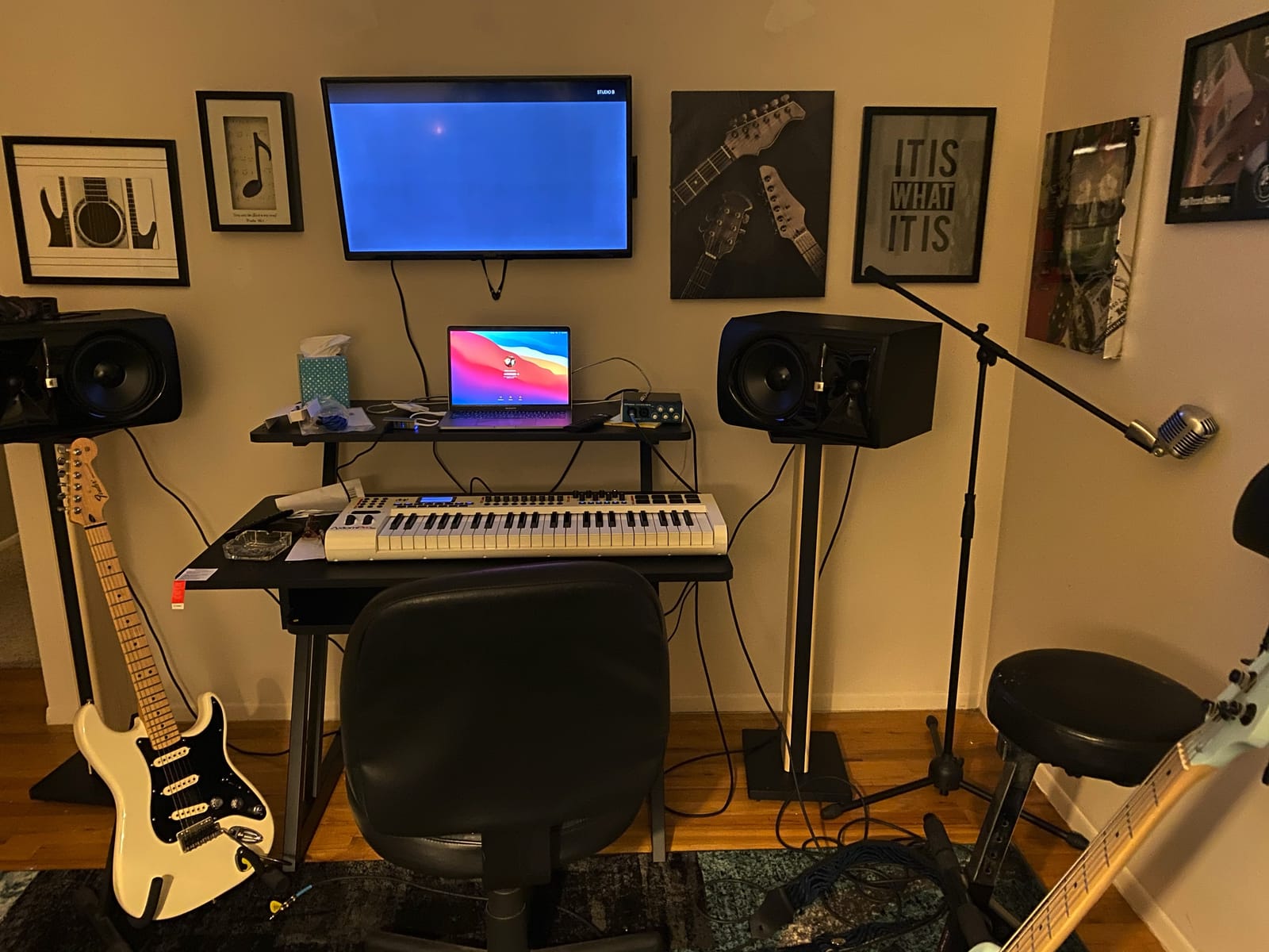 On-Stage WS7500 Series Wood Studio Workstation - Black customer photo 1