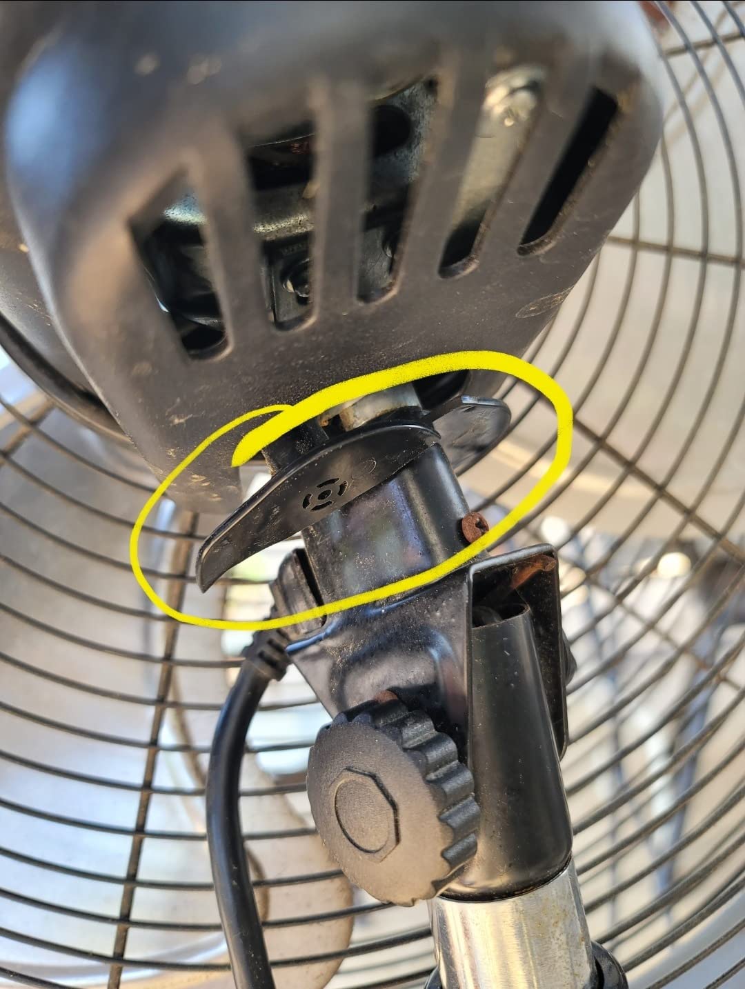 Hurricane Pro High-Velocity Oscillating Metal Stand Fan, 3 Speeds, 20in | Heavy-Duty Cooling Pedestal Unit w/ 4500 CFM, Adjustable Tilt & Height for Home, Garage, Gym & Workshop customer photo 2