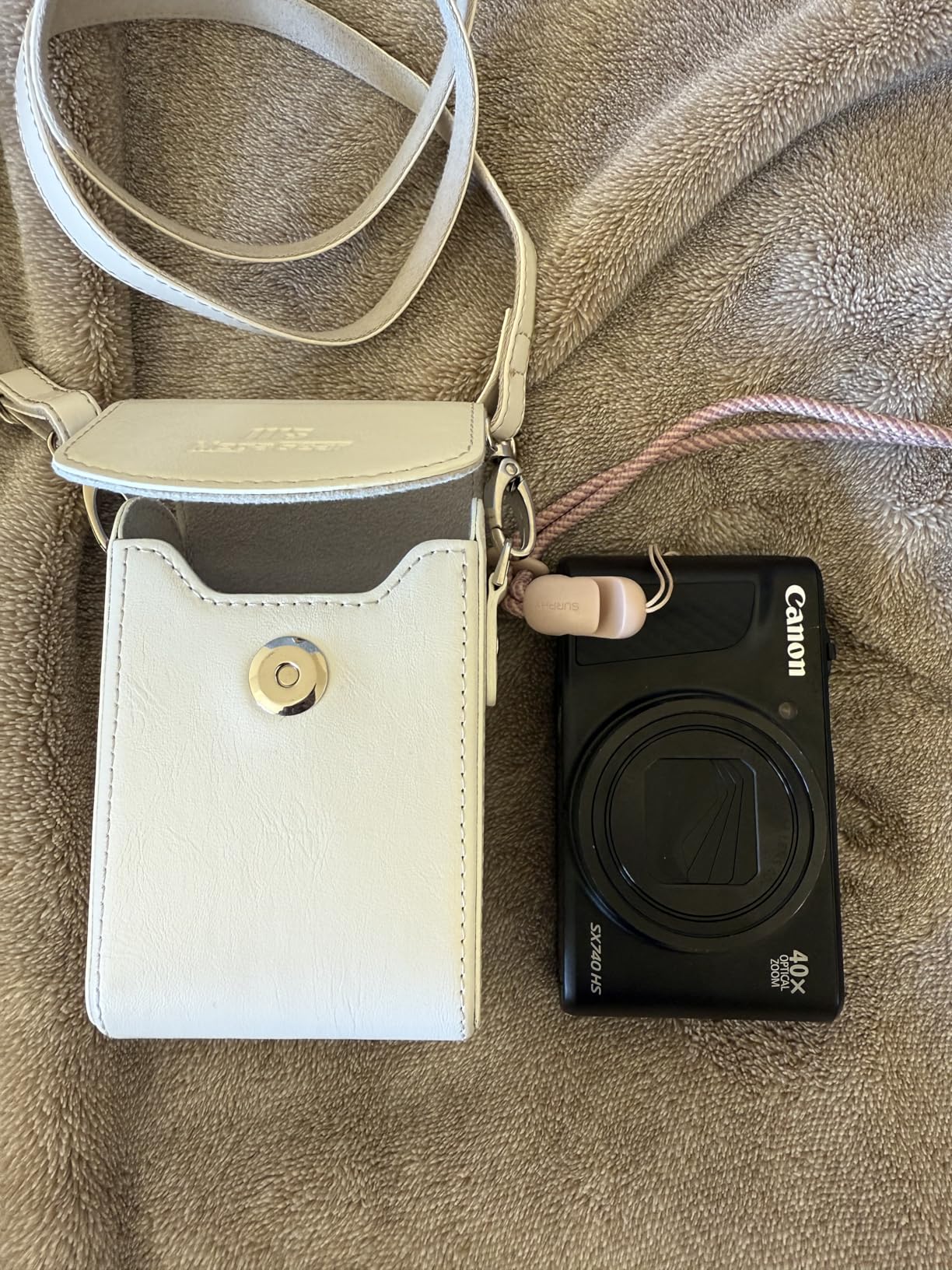 MegaGear MG766 Leather Camera Case with Strap compatible with Canon PowerShot G7 X Mark III, G7 X Mark II, G7 X - Black customer photo 2
