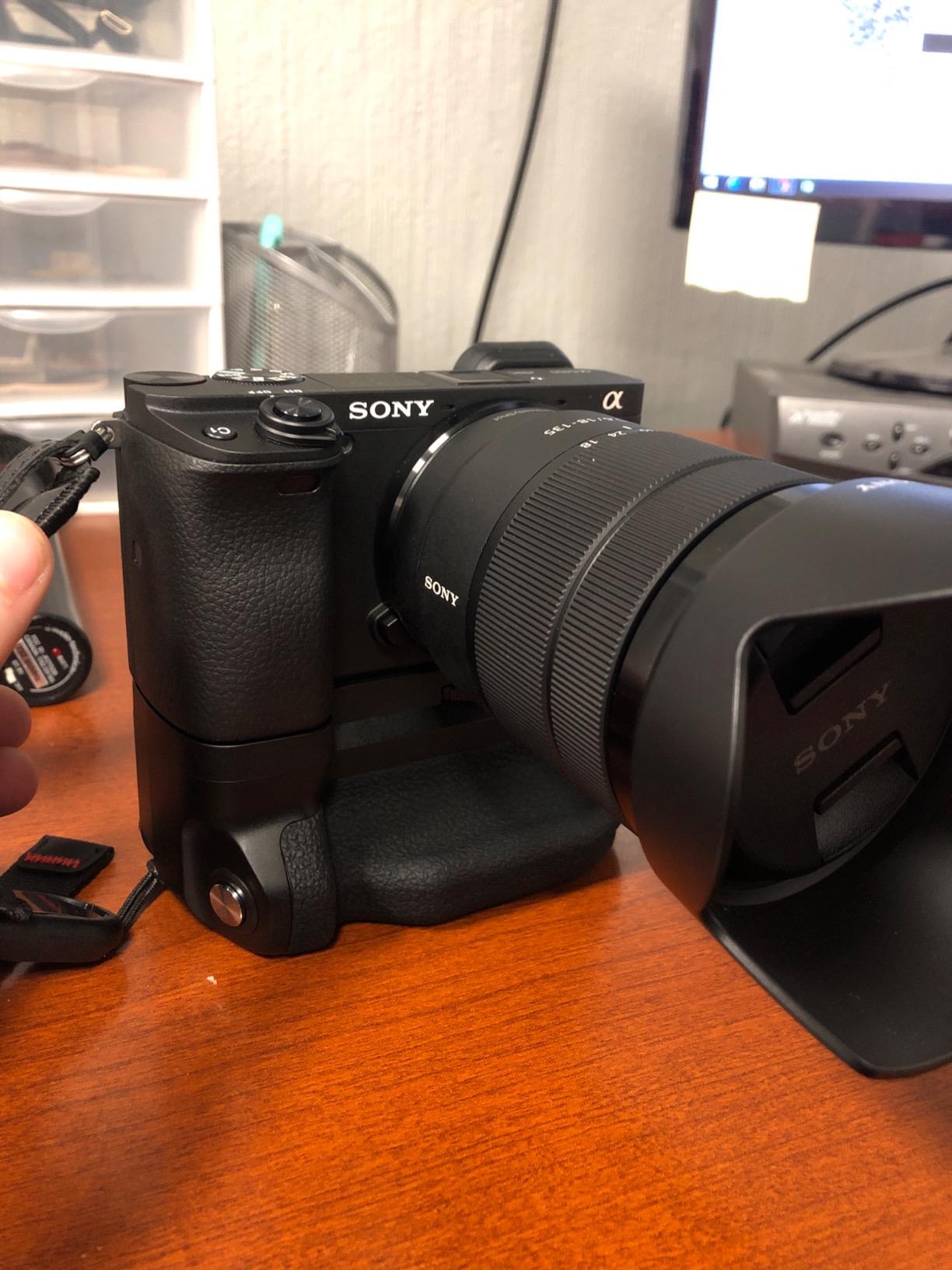 Meike MK-A6300 PRO Battery Grip Built-in Remote Controller Up to 100M to Control Shooting for Sony A6100 A6400 A6300 A6000 Cameras customer photo 1
