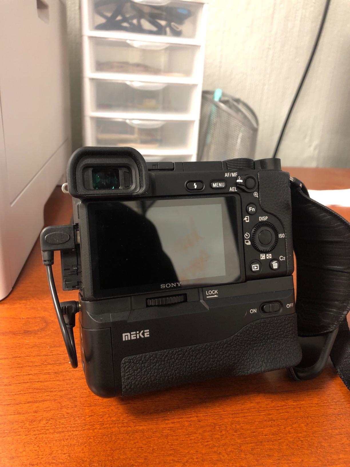 Meike MK-A6300 PRO Battery Grip Built-in Remote Controller Up to 100M to Control Shooting for Sony A6100 A6400 A6300 A6000 Cameras customer photo 2