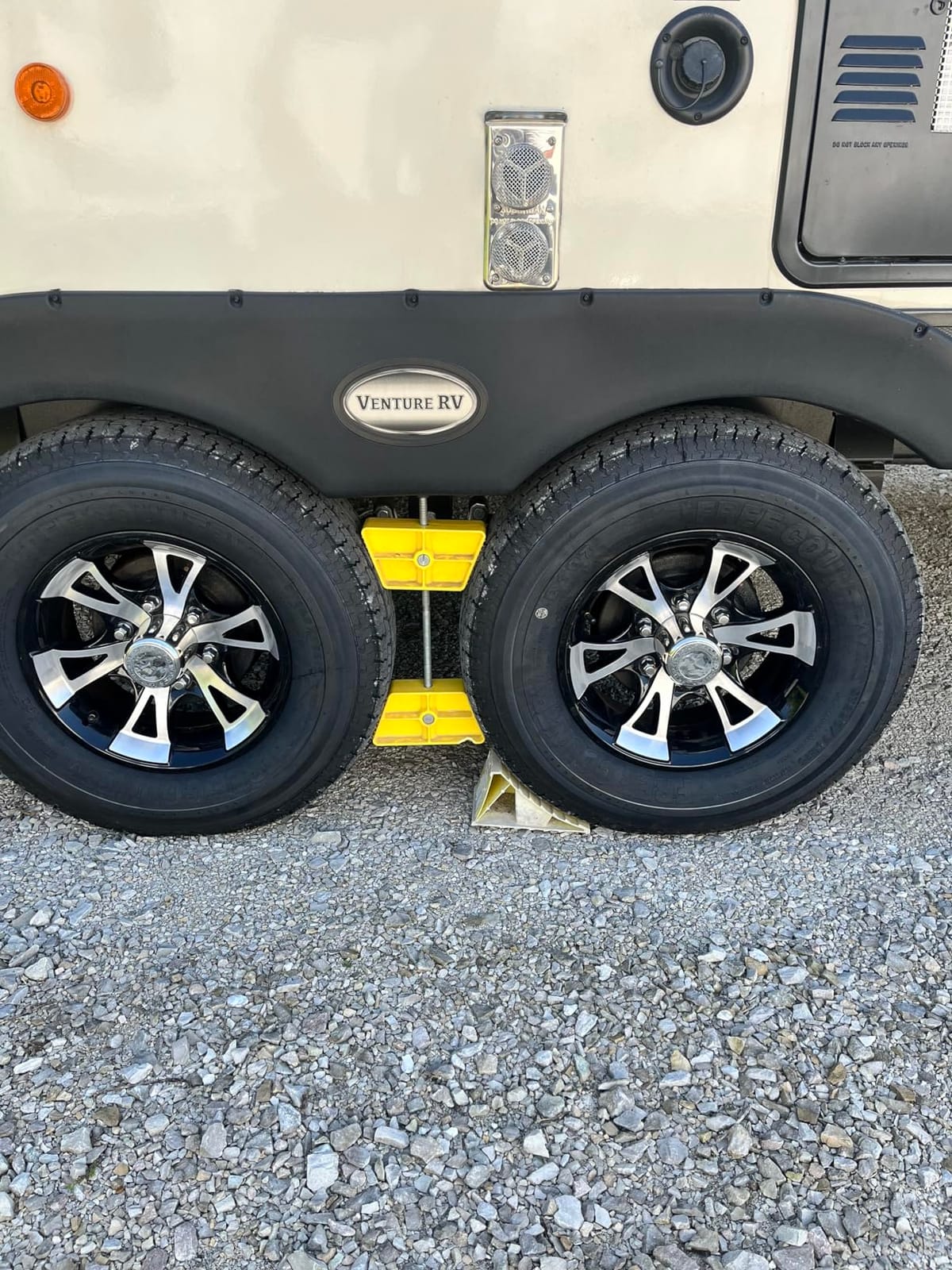 Free Country Grand Ride Set 4 Trailer Tires ST225/75R15 10 Ply Load Range E Steel Belted Radial w/Scuff Guard customer photo 2