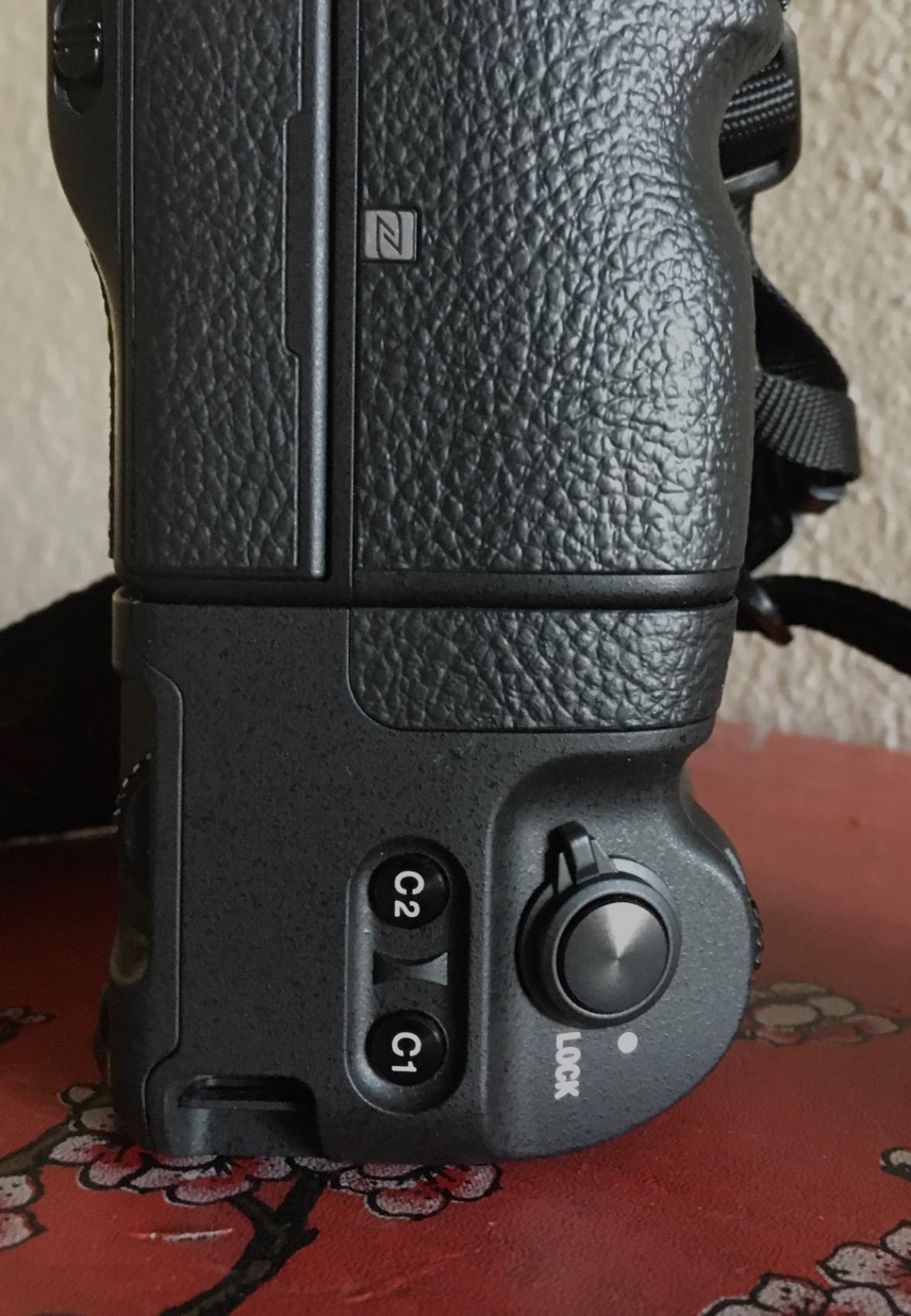 Sony VGC3EM Vertical Grip for α9, α7R III, α7 III black customer photo 1