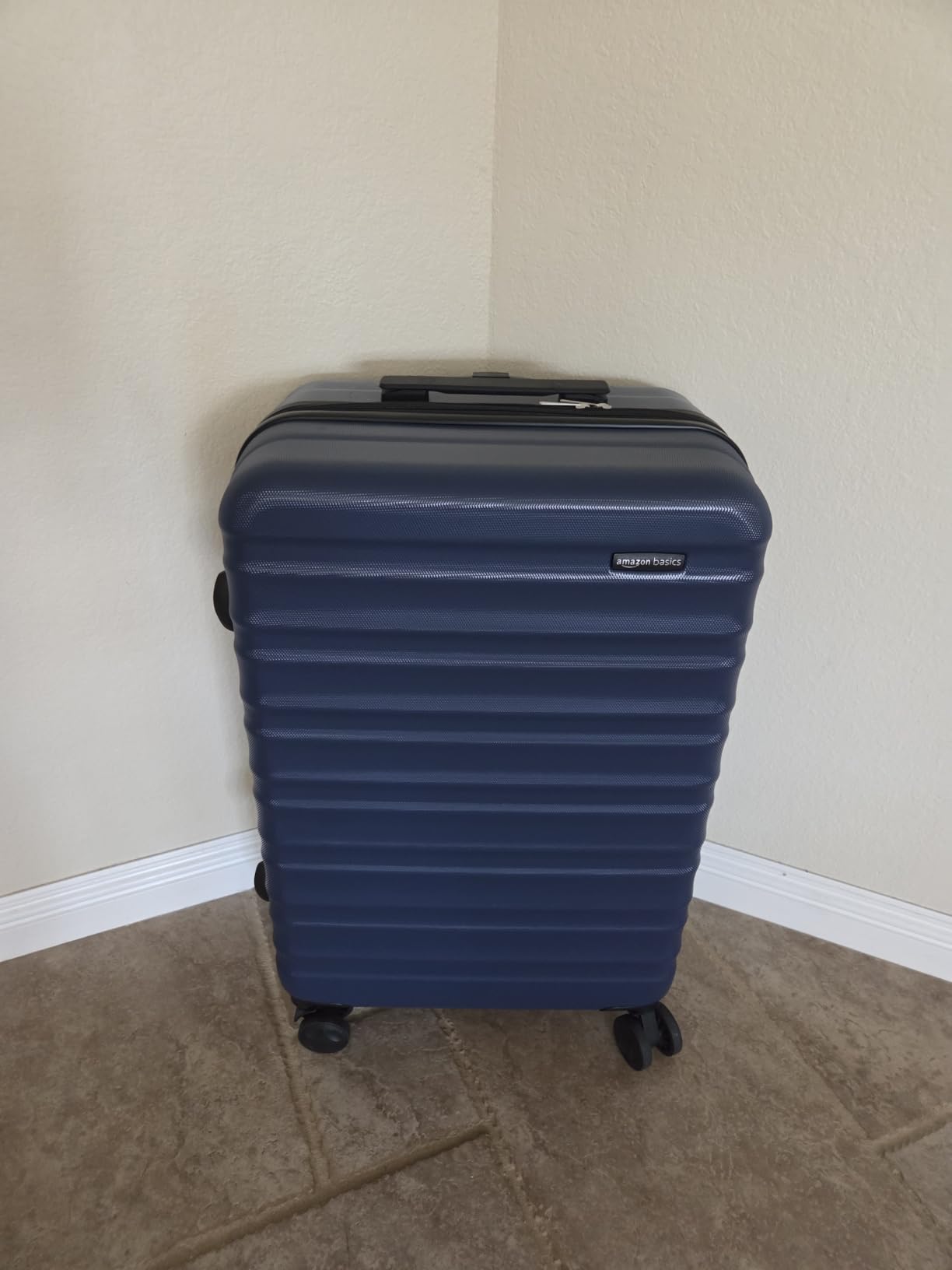 Amazon Basics 3-Piece Hardshell Spinner Luggage Set (21