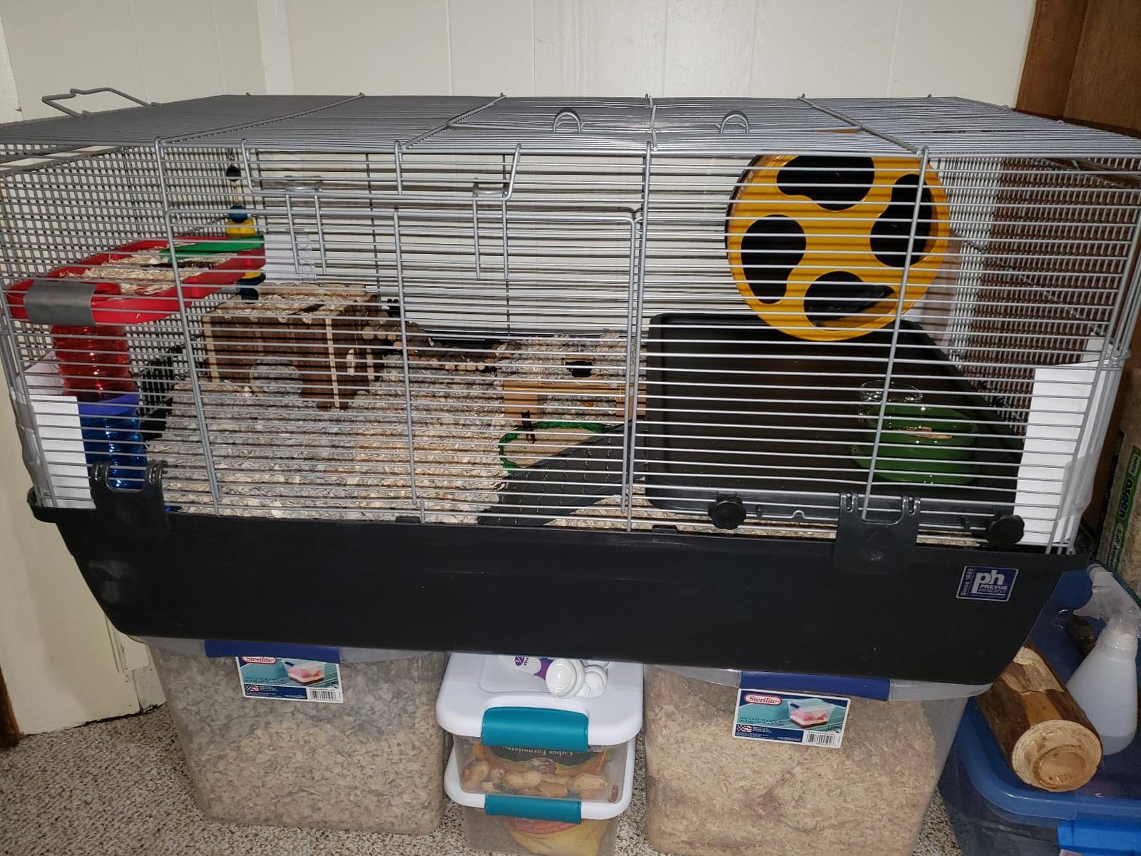 Prevue Pet Products Universal Small Animal Home - Small Animal Cage for Hamsters, Guinea Pigs, Ferrets, Dwarf Rabbits, Rats, Chinchillas, Hedgehogs, Indoor Use, Tight Wire Spacing - Gray customer photo 1