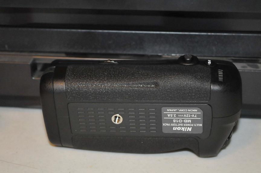 Nikon MB-D18 Battery Grip for D850 customer photo 1