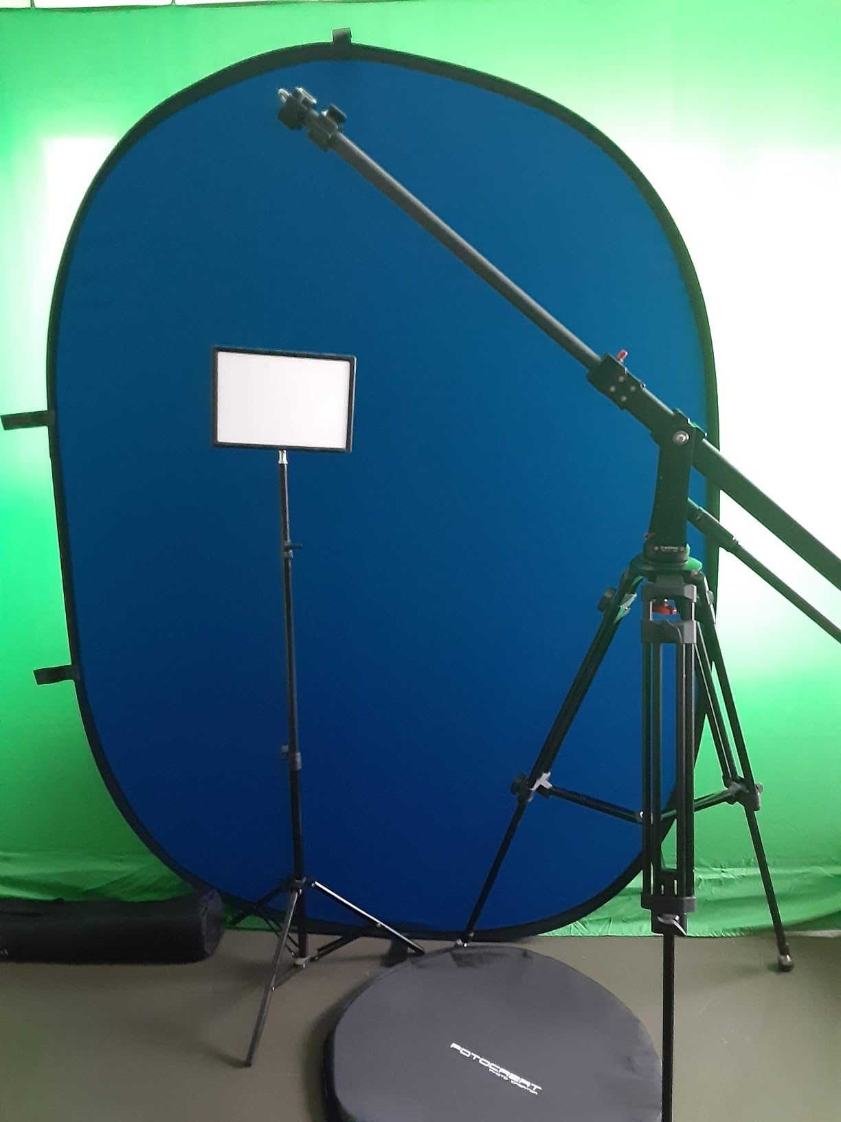 5x6.5ft Pop Up Green Screen, 2-in-1 Blue & Green Collapsible Chroma Key Backdrop for Live Streaming, Zoom Calls, Photography customer photo 2