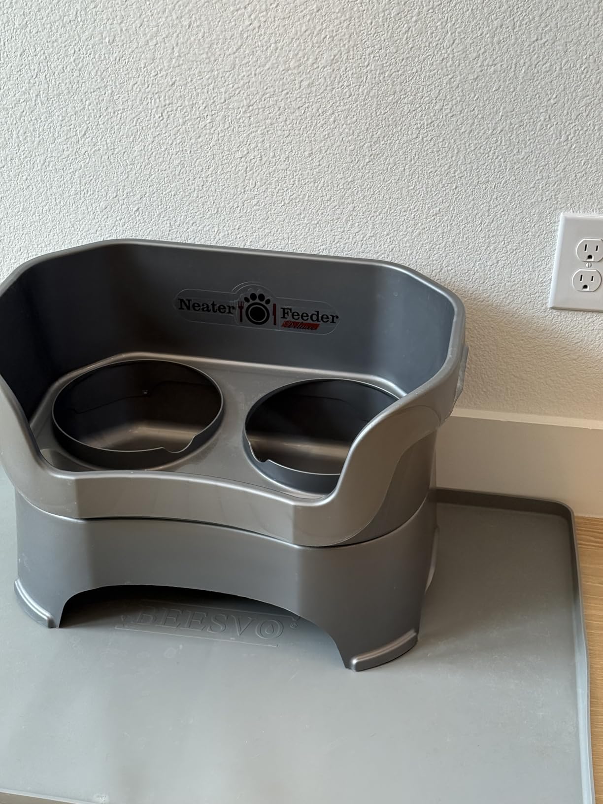 Neater Pet Brands Neater Feeder Deluxe Mess Proof Dog Bowls Elevated for Large Dogs Over 40 lbs, Made in USA, No Spill Raised Dog Food Bowl Stand Feeding Station, Food and Water Bowl Set, Black customer photo 1