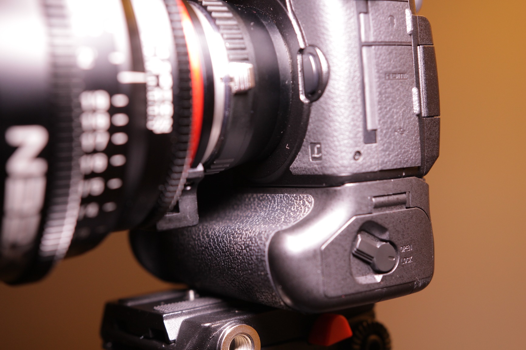 DSTE Pro DMW-BGGH5 Vertical Battery Grip Compatible with Panasonic Lumix GH5, GH5S, GH5 Mark II Digital Camera, Working with DMW-BLF19 BLF19E Battery not Included customer photo 1