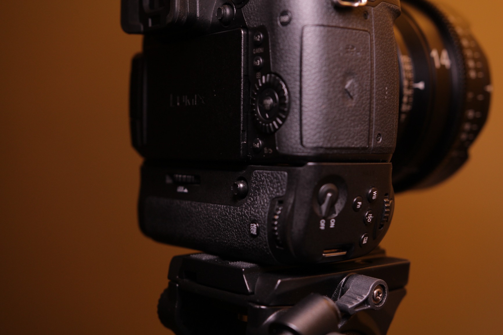 DSTE Pro DMW-BGGH5 Vertical Battery Grip Compatible with Panasonic Lumix GH5, GH5S, GH5 Mark II Digital Camera, Working with DMW-BLF19 BLF19E Battery not Included customer photo 2