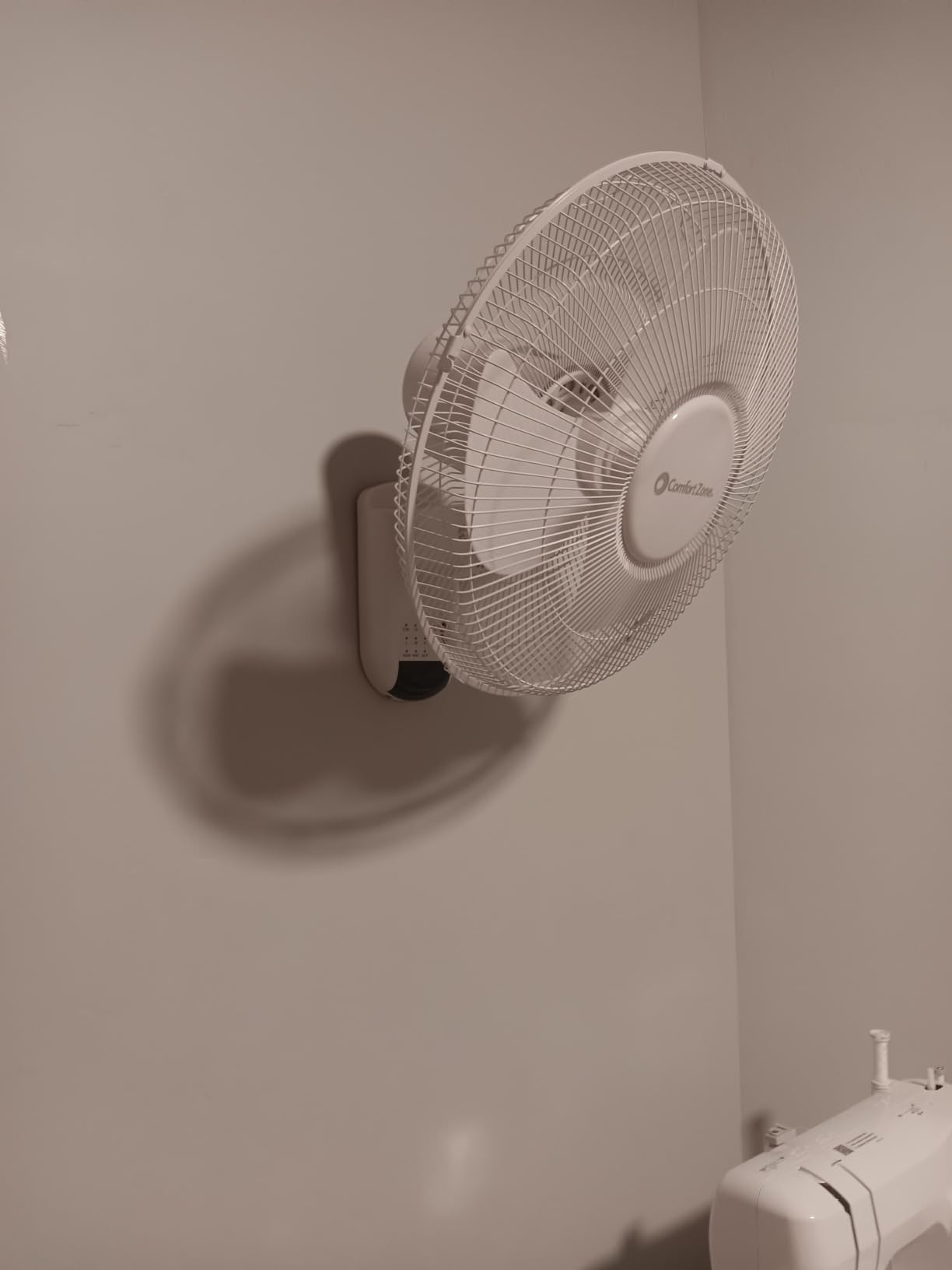 Comfort Zone Oscillating Wall Mount Fan with Remote Control, Timer, Auto Shut Off, Adjustable Tilt, Quiet, 16 inch, 3 Speed customer photo 1