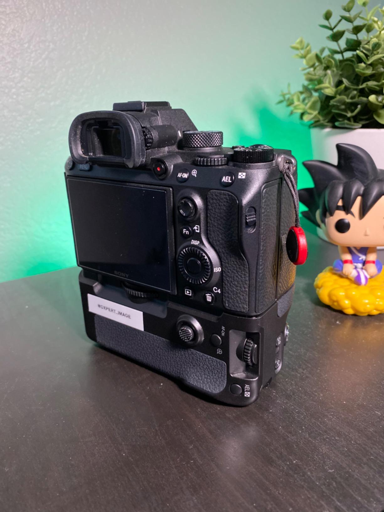 Meike MK-A9 Vertical Battery Grip for Sony A9 A7R III A7III Cameras, Replacement for Sony VG-C3EM customer photo 2