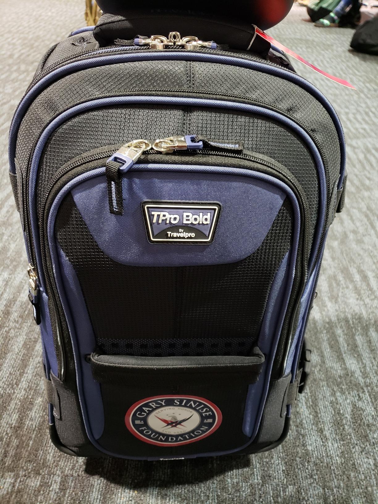 Travelpro Bold Softside Carry-On Rollaboard, Olive Green/Black, 22-Inch customer photo 1