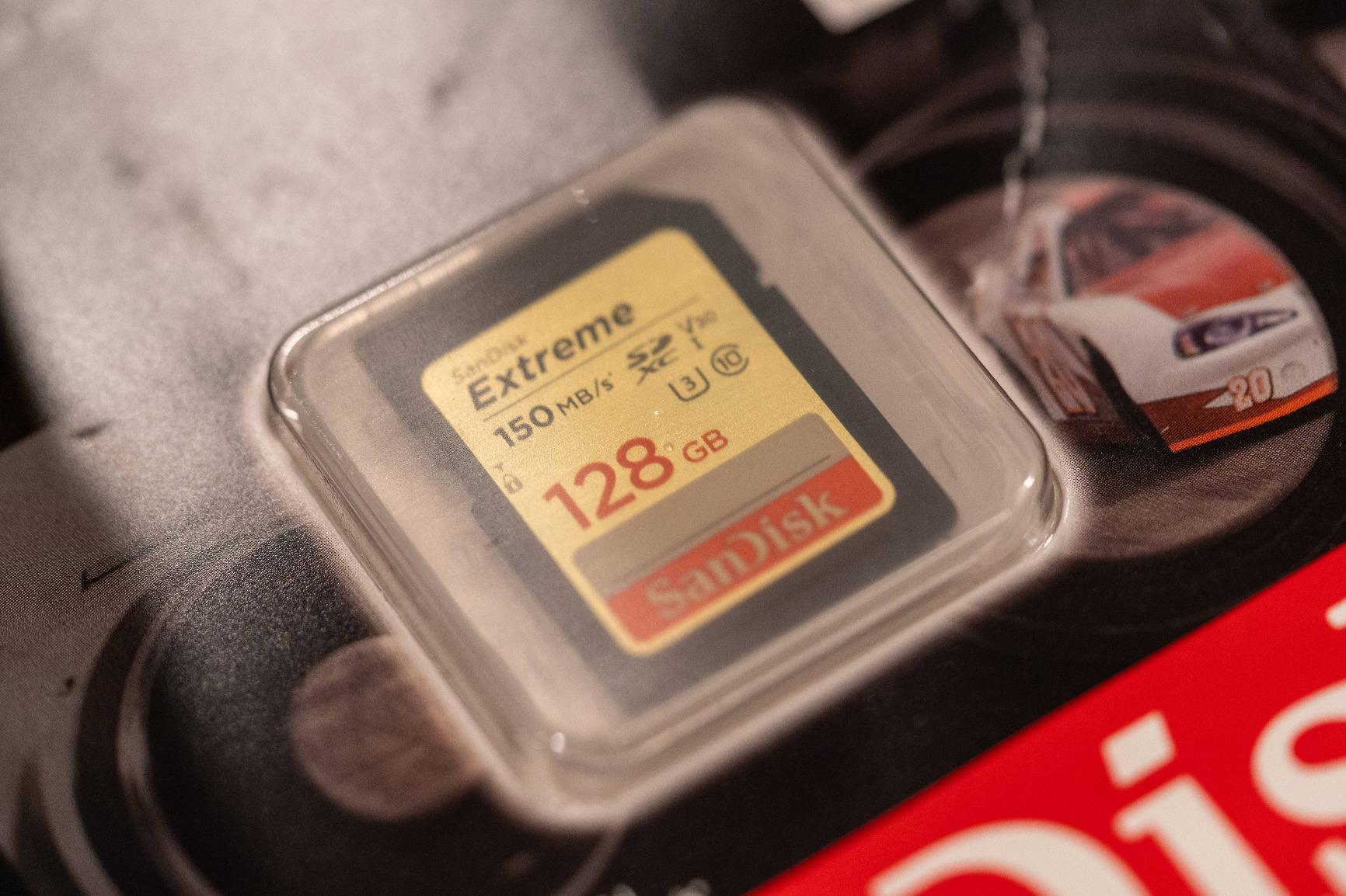 SanDisk 256GB Extreme SDXC UHS-I Memory Card - 150MB/s, C10, U3, V30, 4K UHD customer photo 1