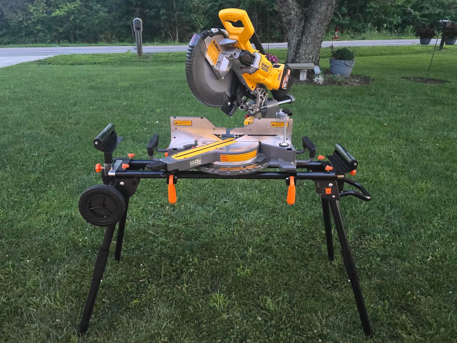 WEN Miter Saw Stand, Collapsible and Rolling with 3 Onboard Outlets (MSA330) customer photo 1