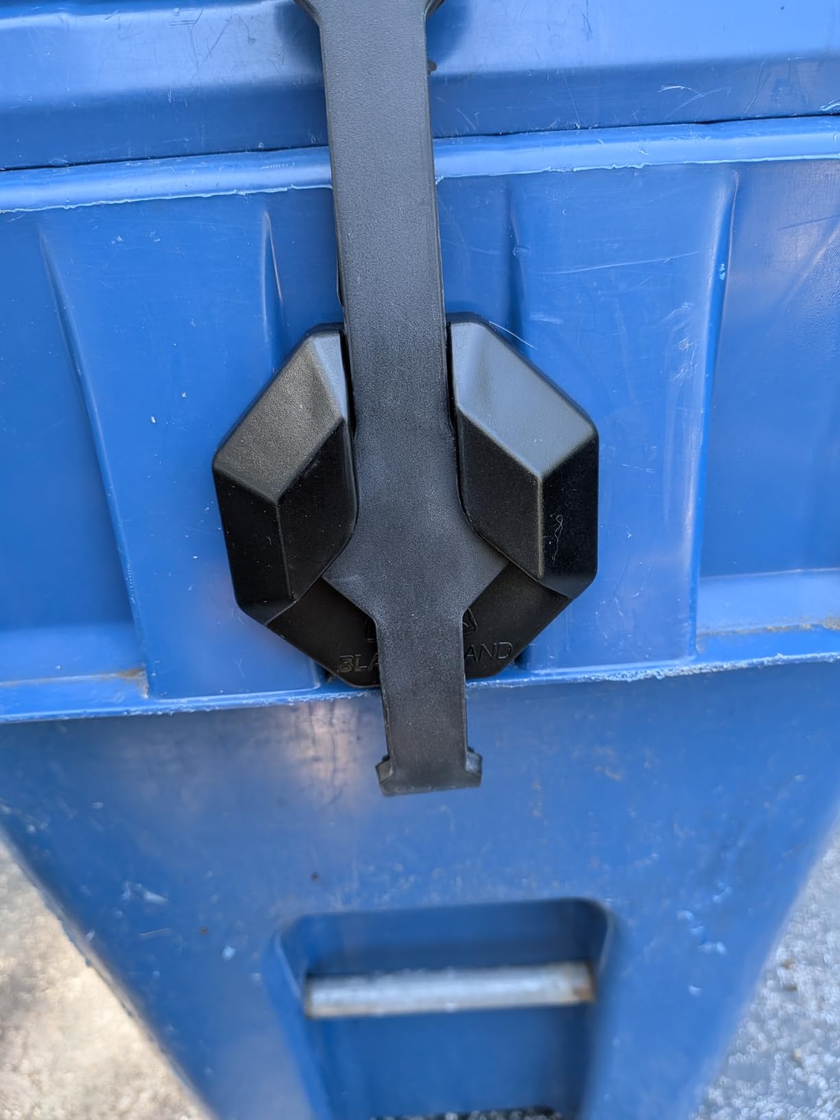 Blazer Brand Strong Strap Lid Lock for 32-96 Gallon Garbage Cans (1 Starter Kit) Long Lasting, No Tools Required, Stretch to Latch, Mitigate Pests, Wind, Overflow, and Spillage customer photo 1