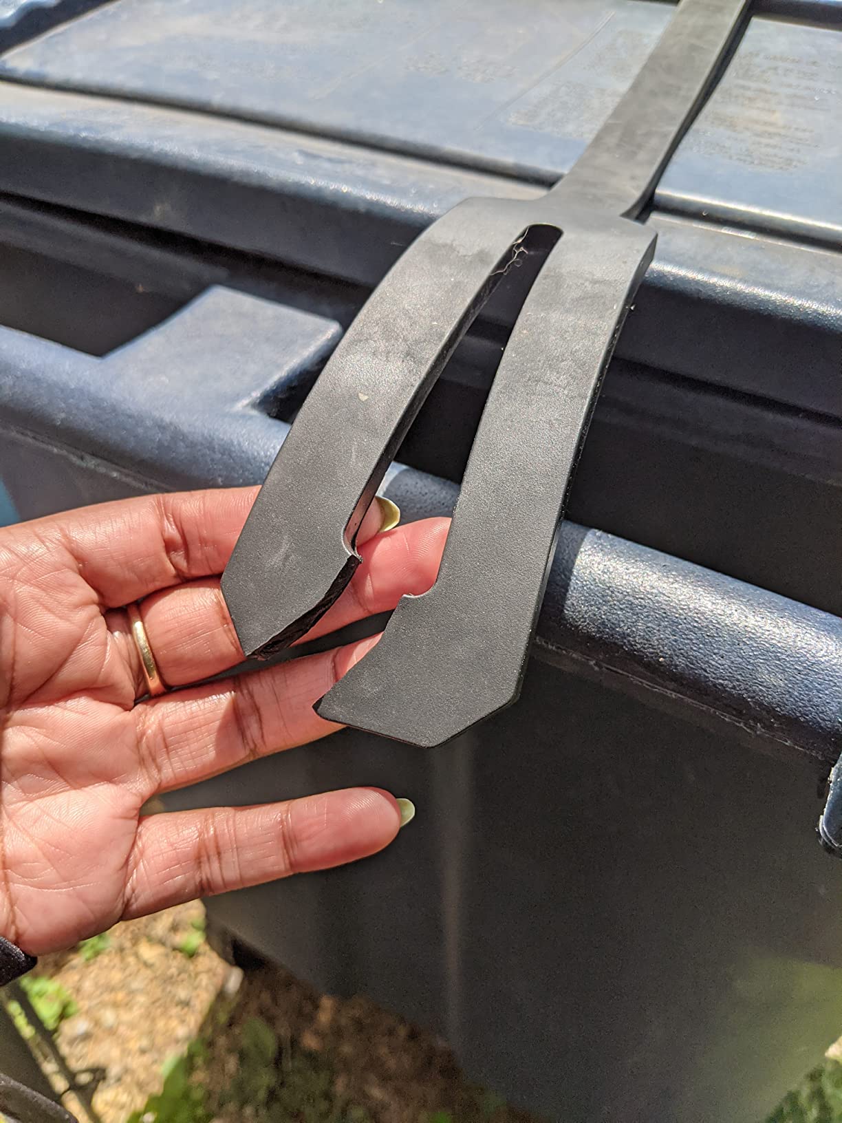 Blazer Brand Strong Strap Lid Lock for 32-96 Gallon Garbage Cans (1 Starter Kit) Long Lasting, No Tools Required, Stretch to Latch, Mitigate Pests, Wind, Overflow, and Spillage customer photo 2