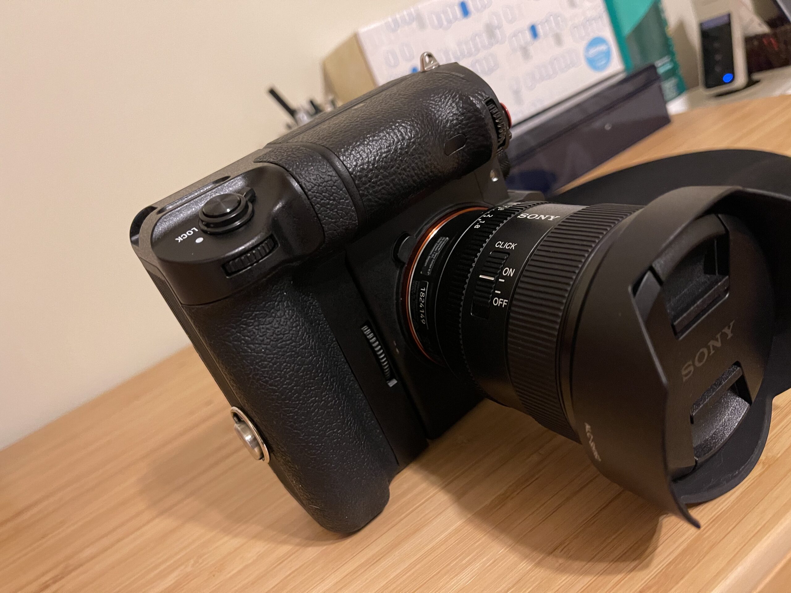 NEEWER Vertical Battery Grip Replacement for VG-C3EM, Compatible with Sony A9 A7III A7RIII Camera and NP-FZ100 customer photo 2