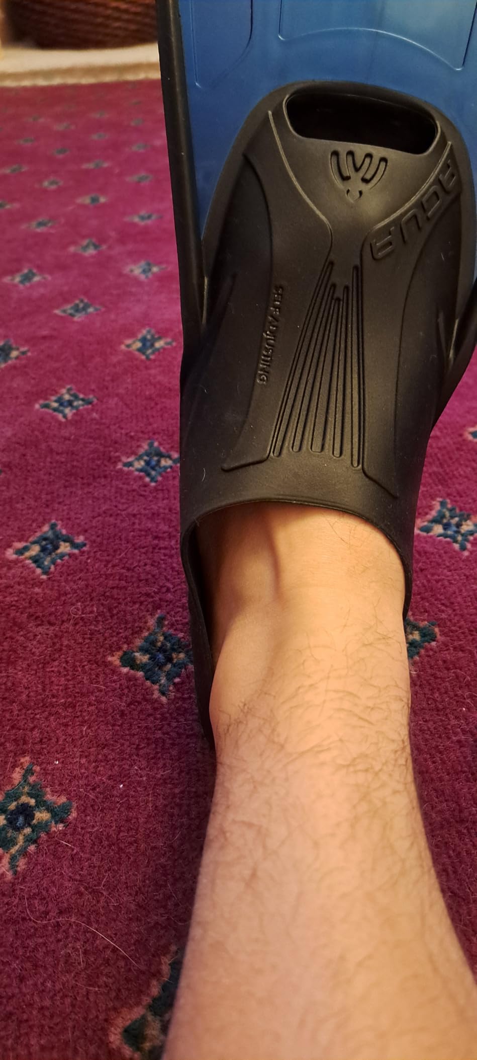 Cressi Adult Snorkeling Fins with Self-Adjustable Comfortable Full Foot Pocket - Perfect for Traveling - Agua: Made in Italy customer photo 1