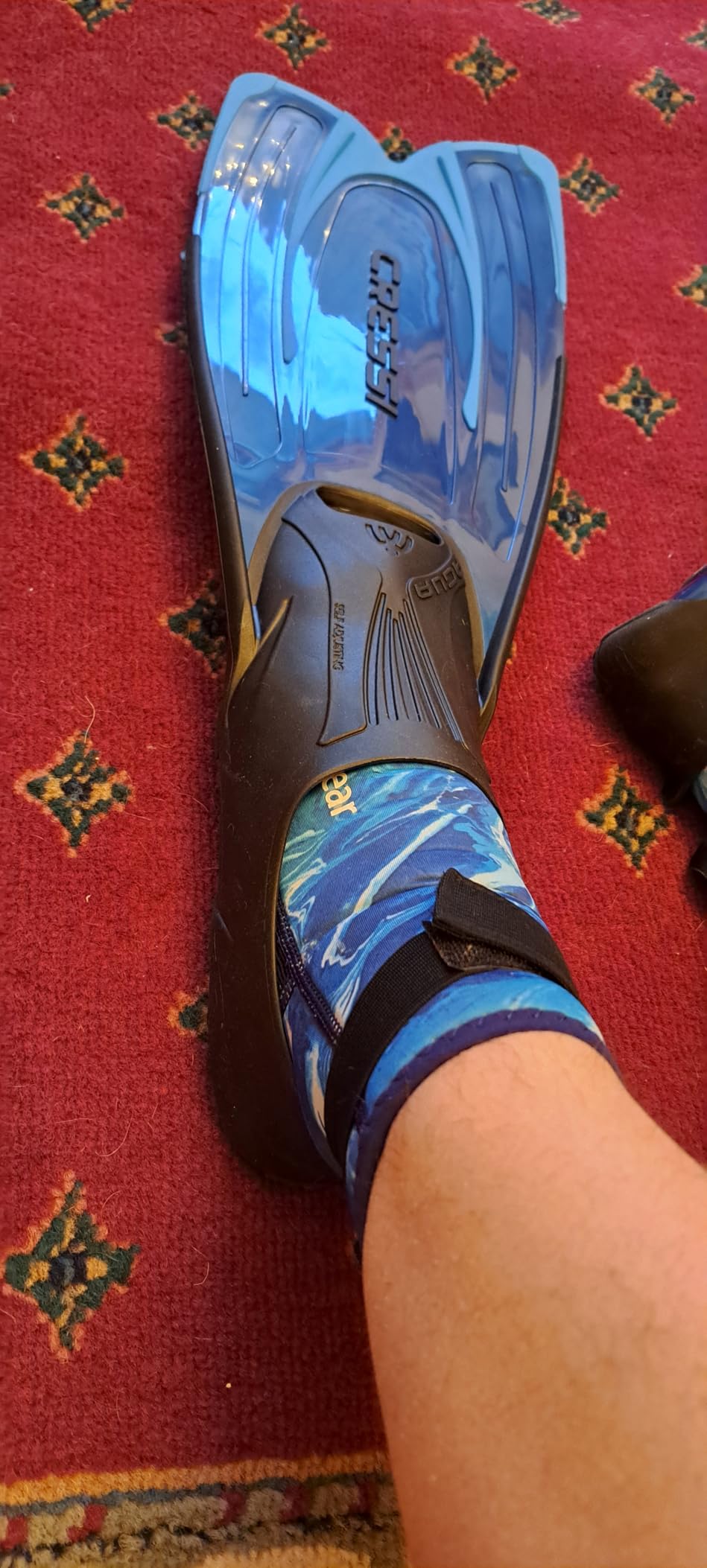 Cressi Adult Snorkeling Fins with Self-Adjustable Comfortable Full Foot Pocket - Perfect for Traveling - Agua: Made in Italy customer photo 2