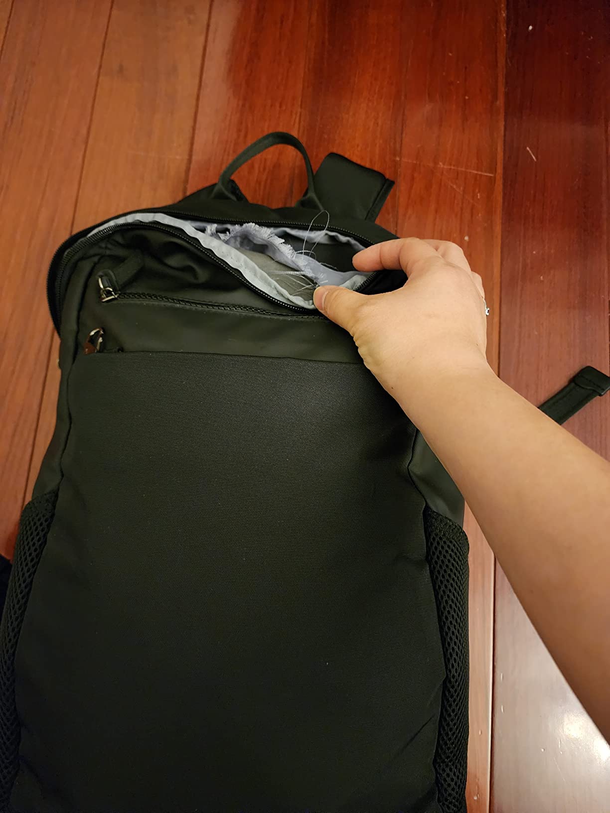 Travelon Anti-Theft Metro Backpack with RFID blocking pouch customer photo 2