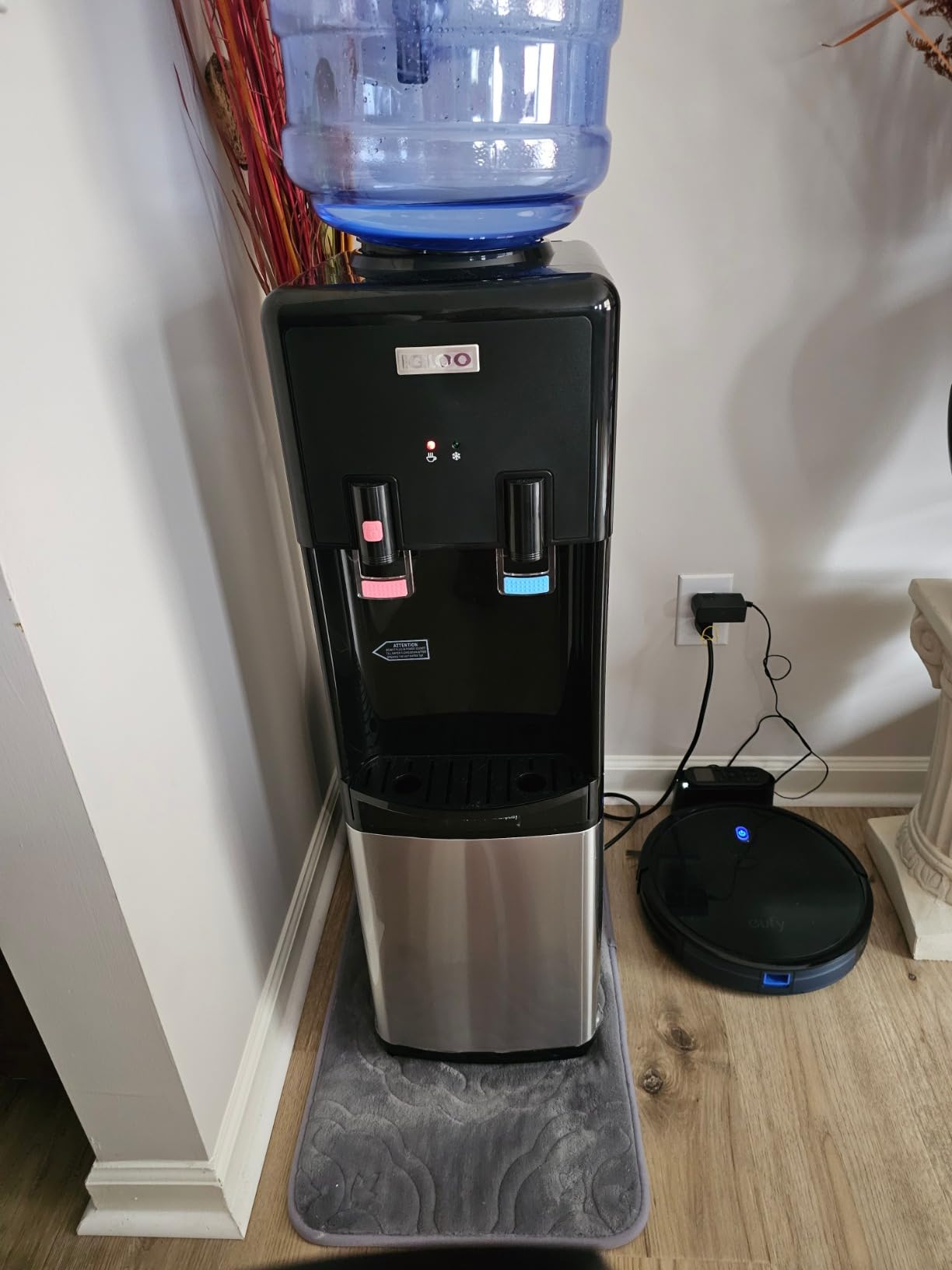 Frigidaire EFWC498 - Top Loading Cooler Dispenser - Hot & Cold Water - Child Safety Lock - Innovative Slim & Sleek Design, Holds 3 or 5 Gallon Bottles - Black customer photo 1